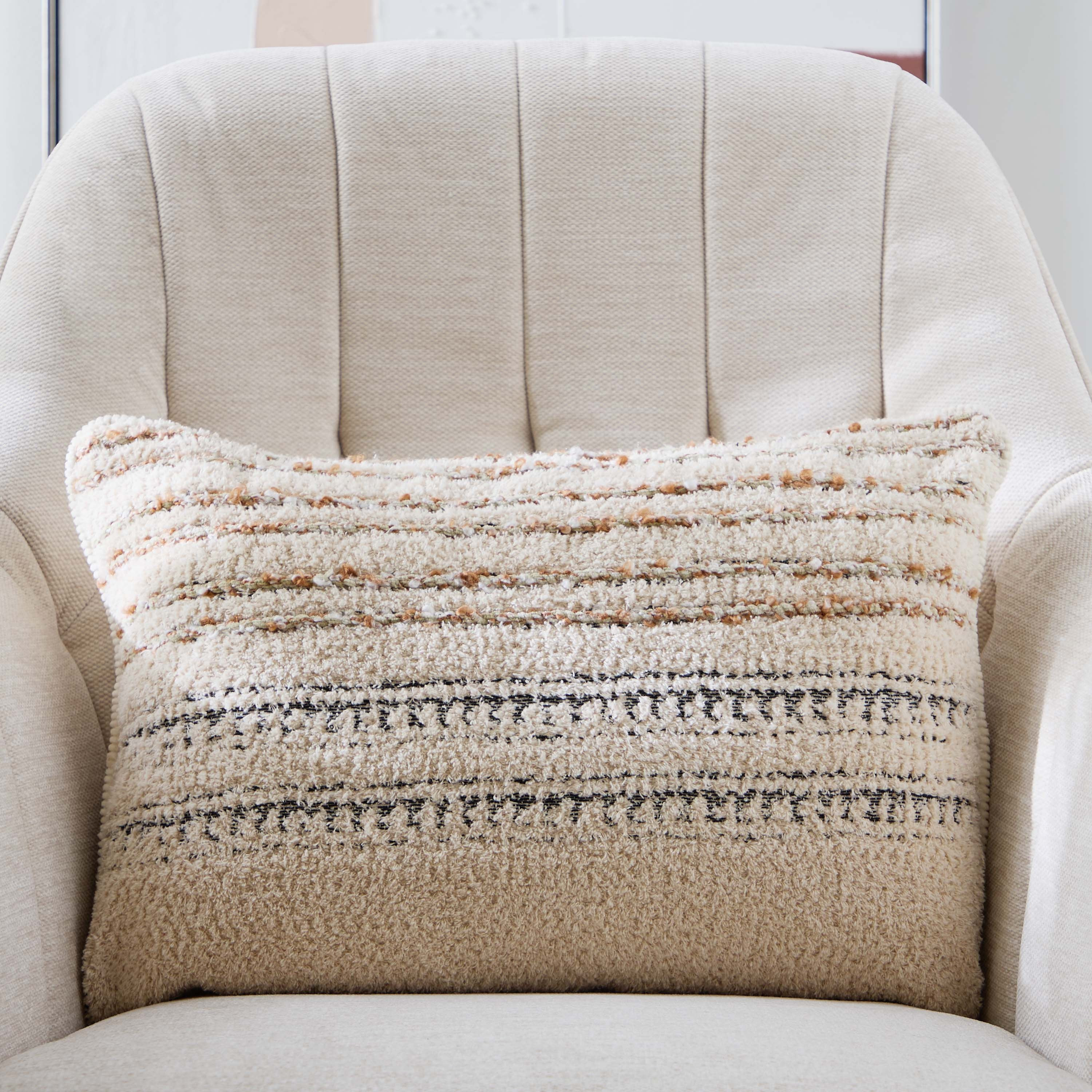 وسادة محشوة معنقدة بتطريز دوري فاريا من تيست أوف جريس - 35x50 سم-hbxlivingroom-furnishings-cushionsandcovers-filledcushions-image-1