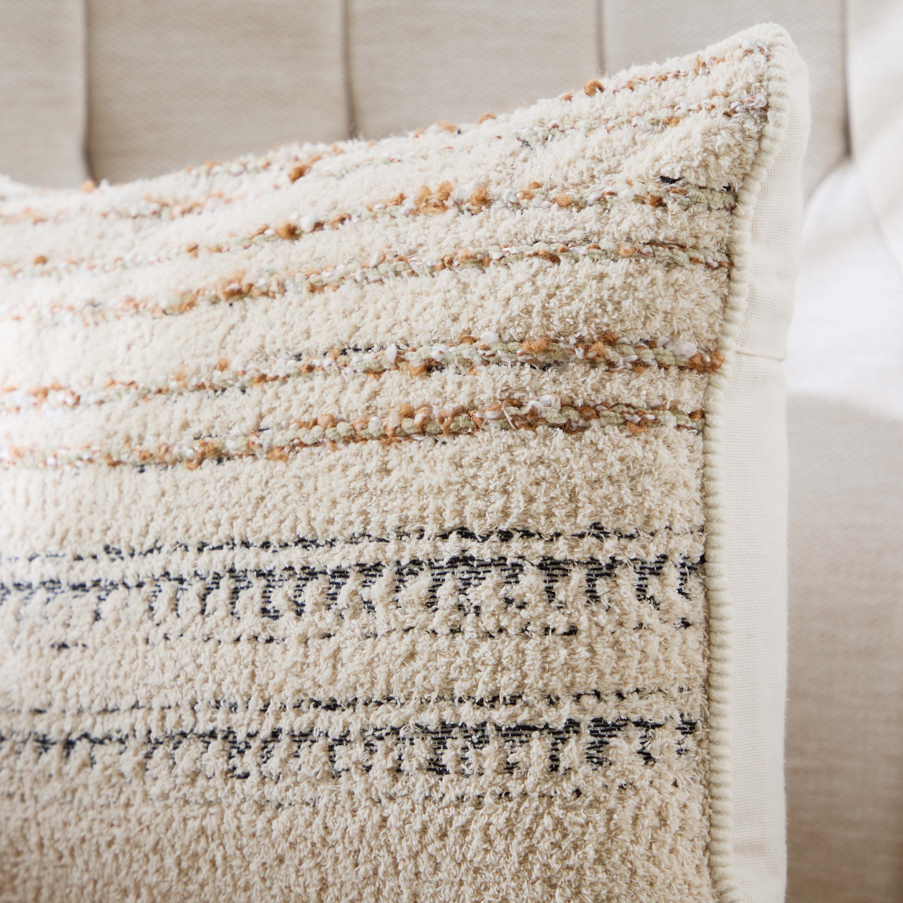 وسادة محشوة معنقدة بتطريز دوري فاريا من تيست أوف جريس - 35x50 سم-hbxlivingroom-furnishings-cushionsandcovers-filledcushions-image-2