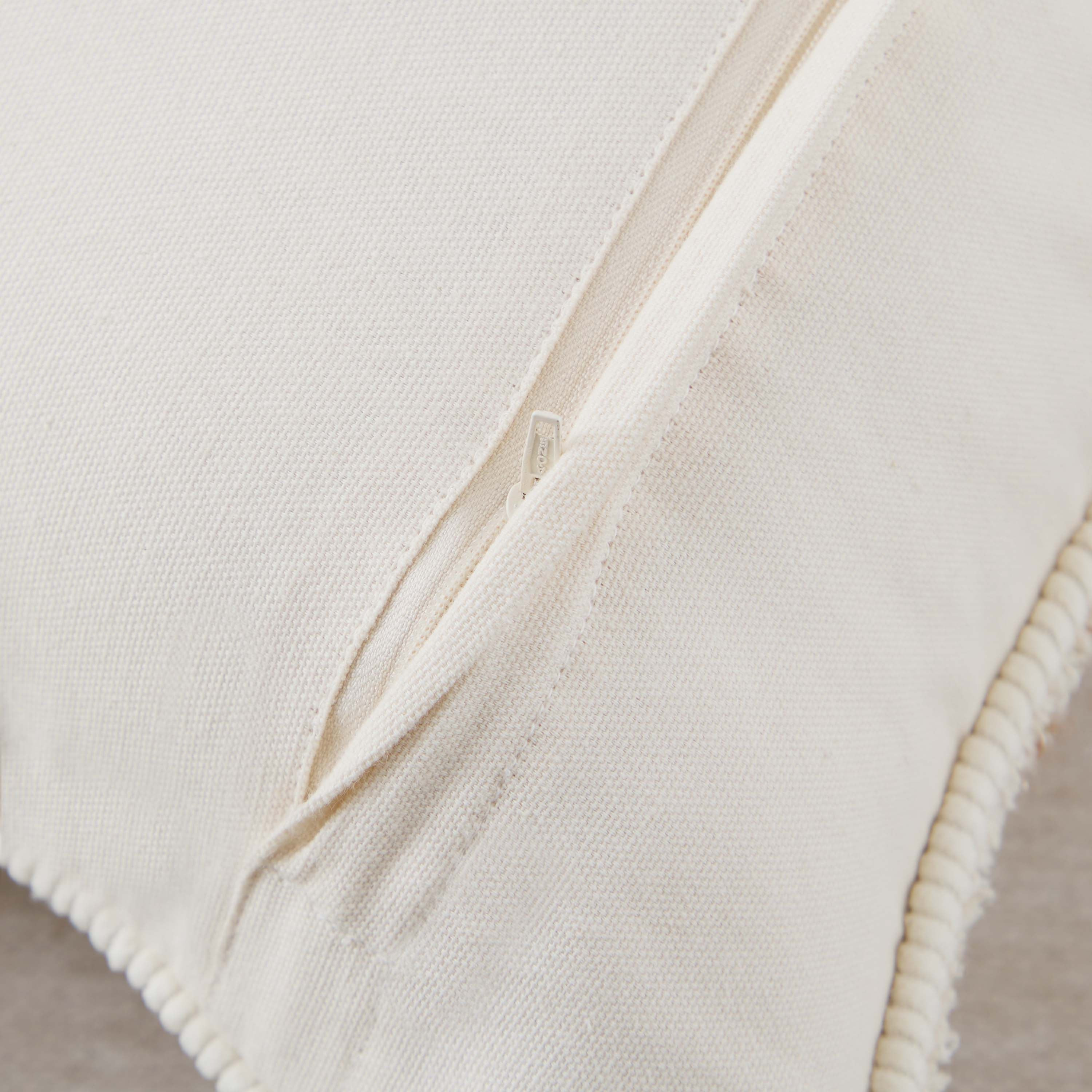 وسادة محشوة معنقدة بتطريز دوري فاريا من تيست أوف جريس - 35x50 سم-hbxlivingroom-furnishings-cushionsandcovers-filledcushions-image-3