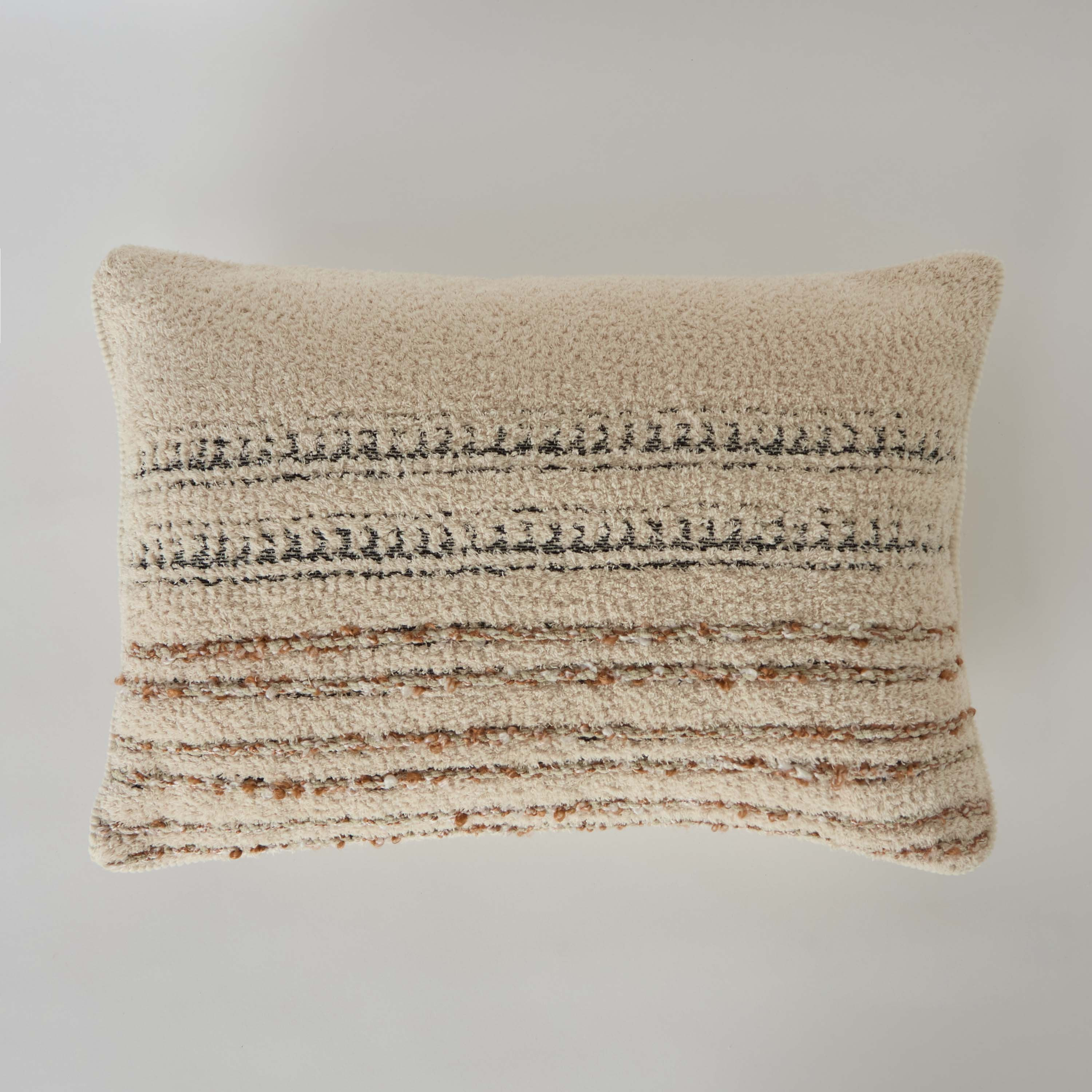 وسادة محشوة معنقدة بتطريز دوري فاريا من تيست أوف جريس - 35x50 سم-hbxlivingroom-furnishings-cushionsandcovers-filledcushions-image-5