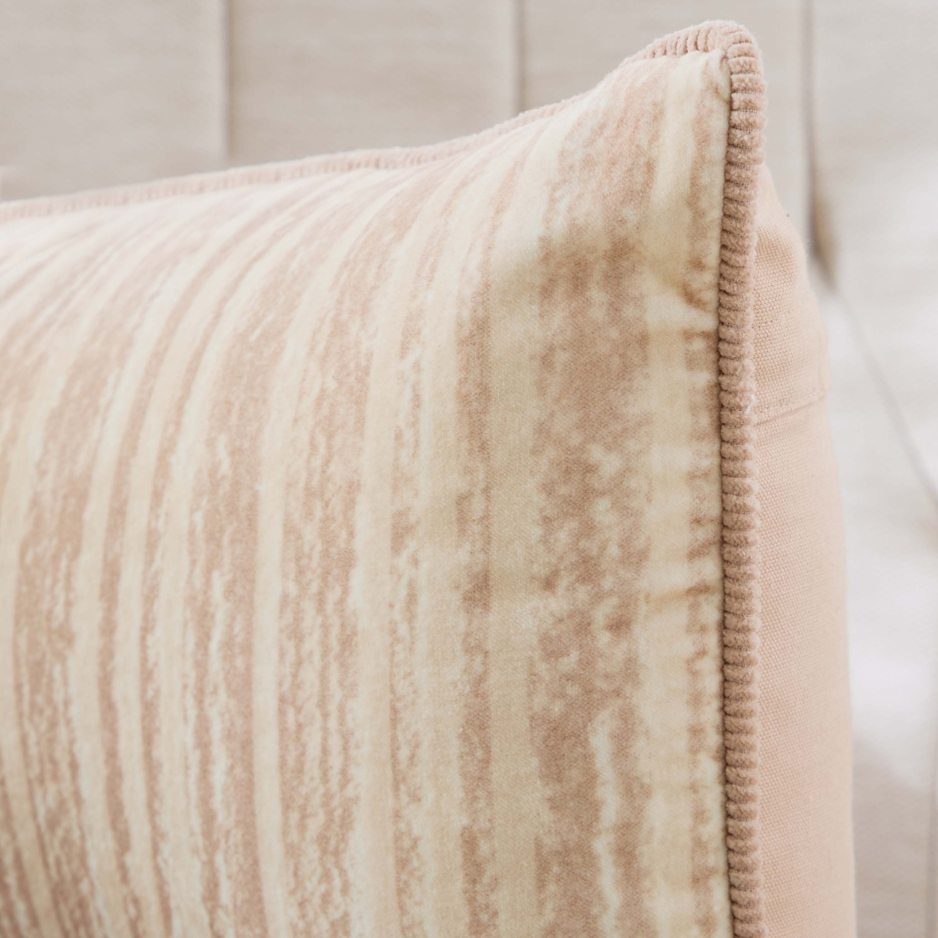 وسادة محشوة مخملية بطبعات فاريا من تيست أوف جريس - 35x50 سم-hbxlivingroom-furnishings-cushionsandcovers-filledcushions-image-2