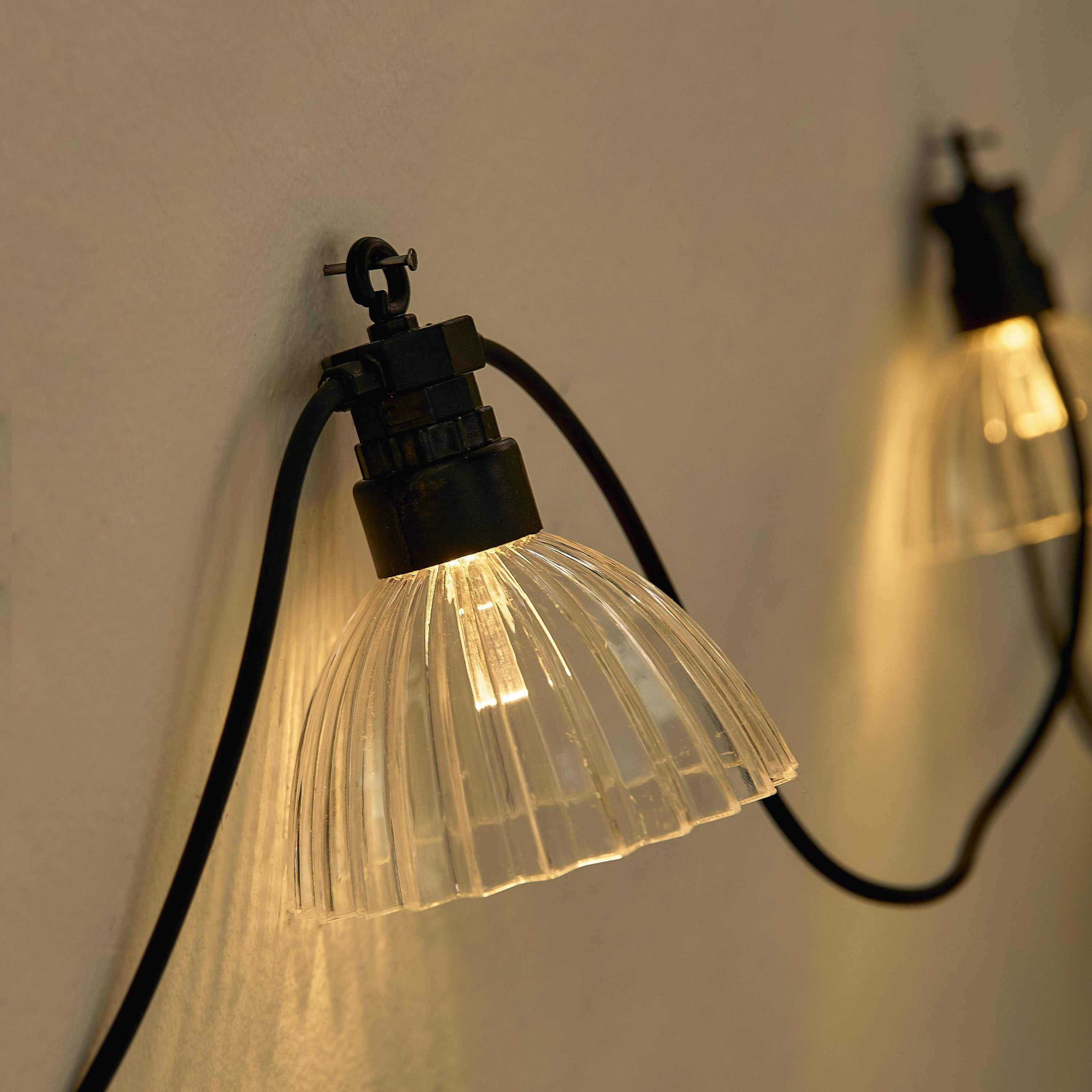 حبل إضاءة إل إي دي دافئة و8 غطاء مصباح أكريليك من دوكس-hbxdiningroom-lighting-decorativesandstringlights-image-3