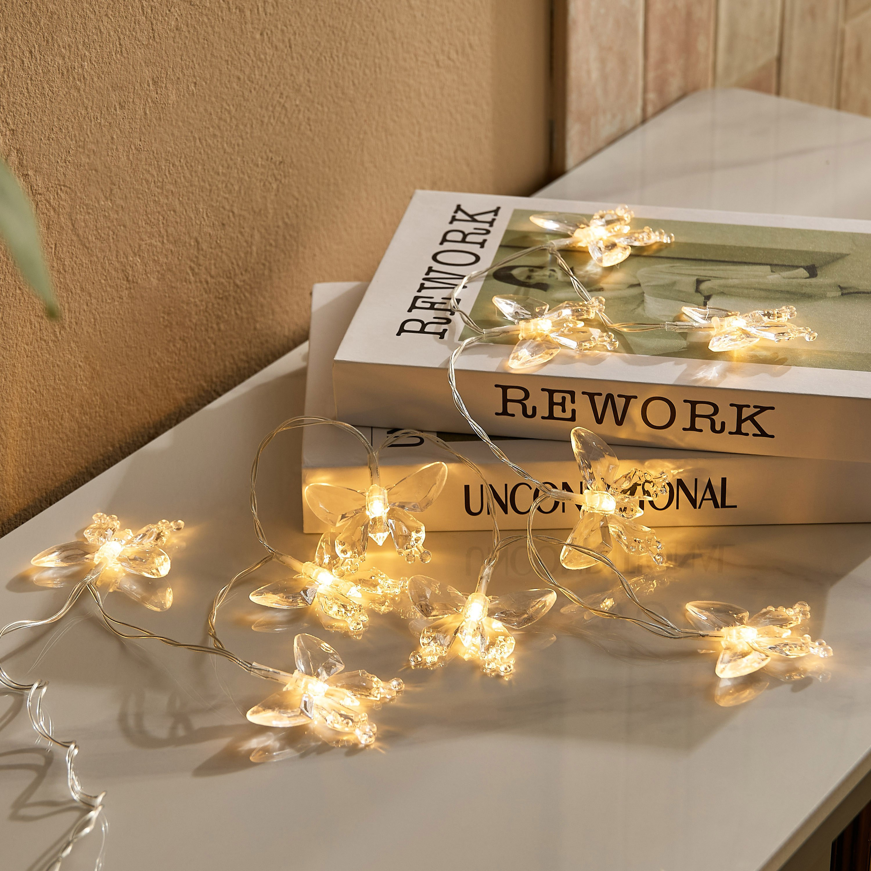 سلسلة إضاءة فراشة أكريليك الشفاف بـ10 لمبات إل إي دي دافئة من دوكس-hbxdiningroom-lighting-decorativesandstringlights-image-1