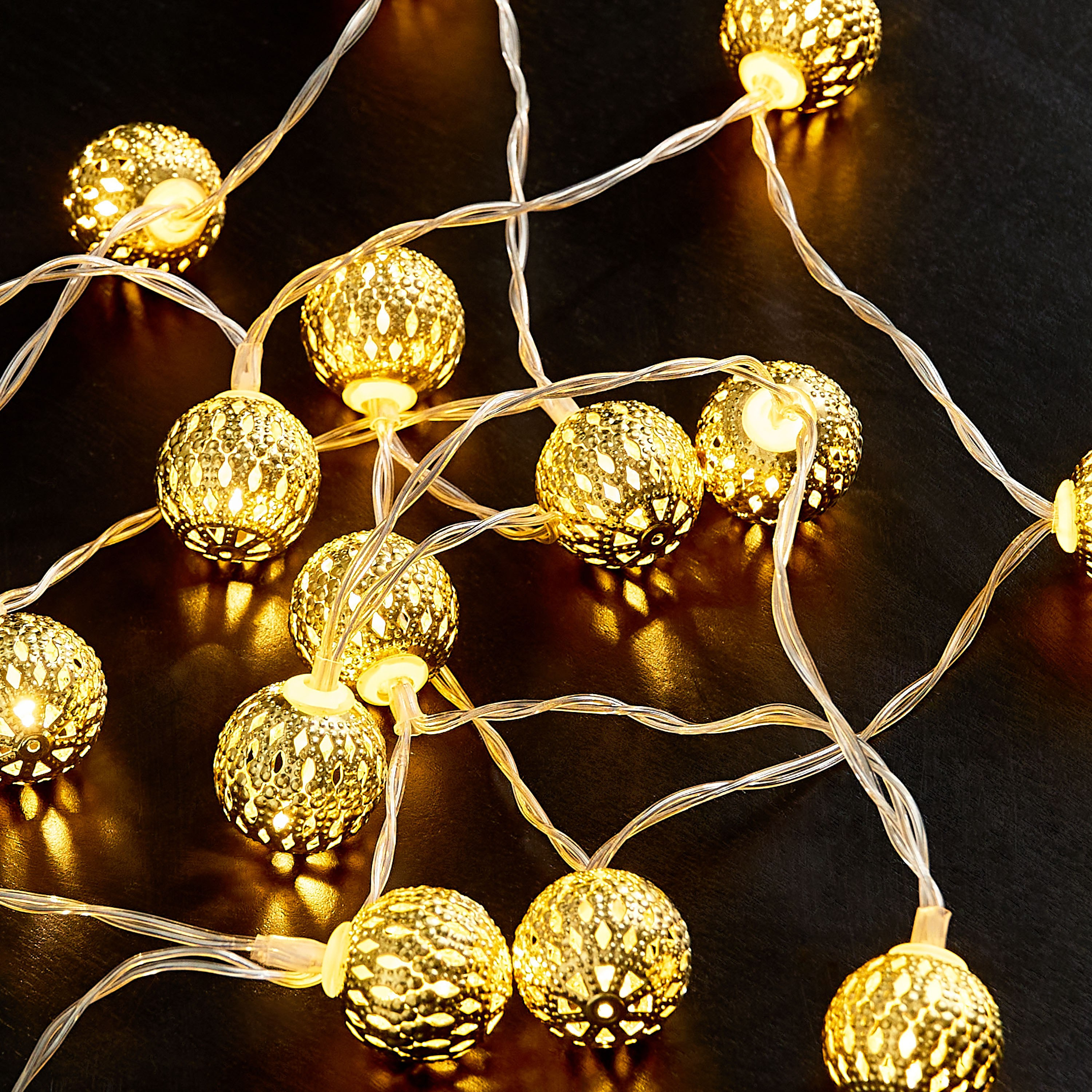 حبل إضاءة بتصميم كرات معدنية مع 15 لمبة إل إي دي أبيض دافيء من دوكس-hbxdiningroom-lighting-decorativesandstringlights-image-3