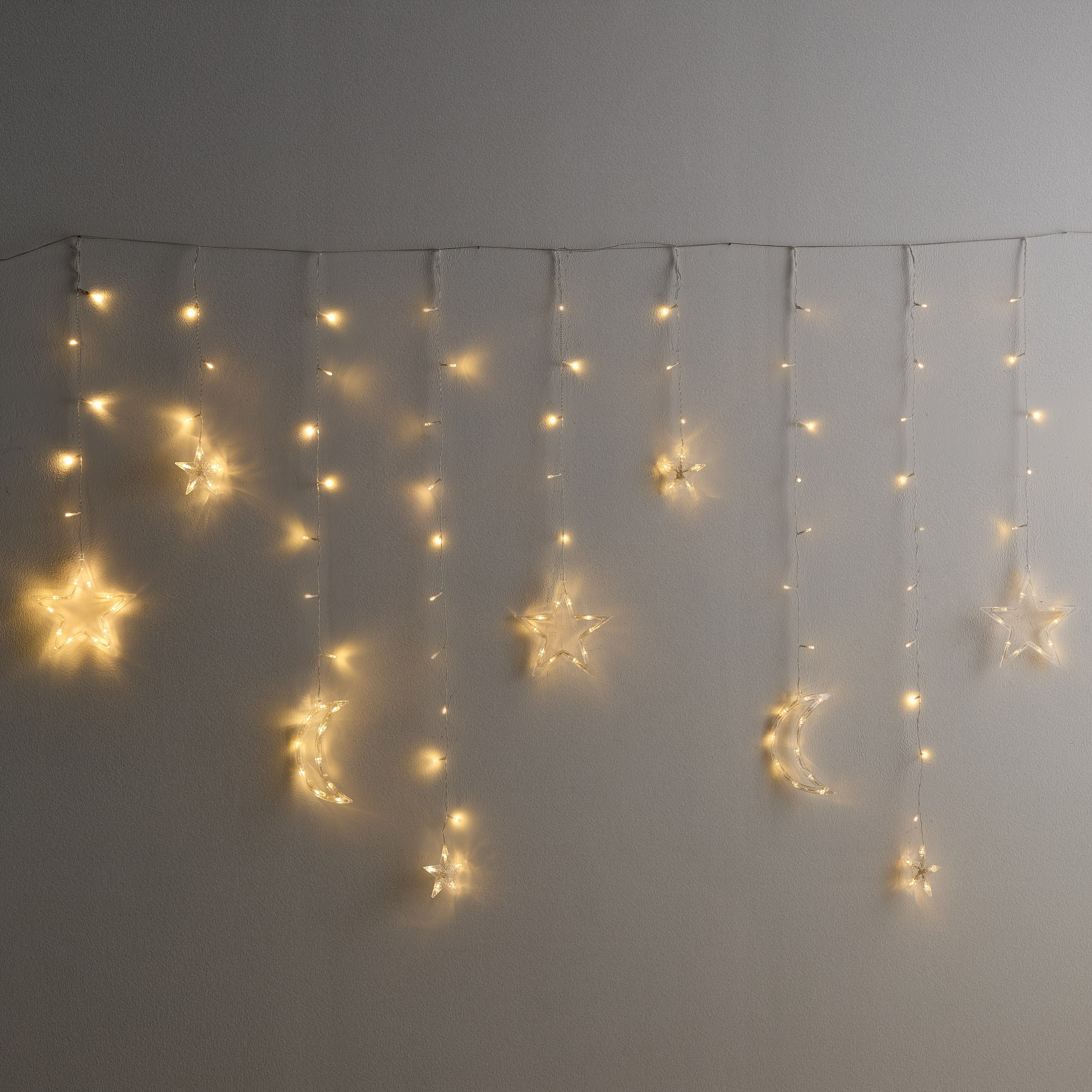 حبل إضاءة بتصميم نجوم وقمر و165 لمبة ليد وقابس يو إس بي من دوكس - 220x105 سم-hbxdiningroom-lighting-decorativesandstringlights-image-1
