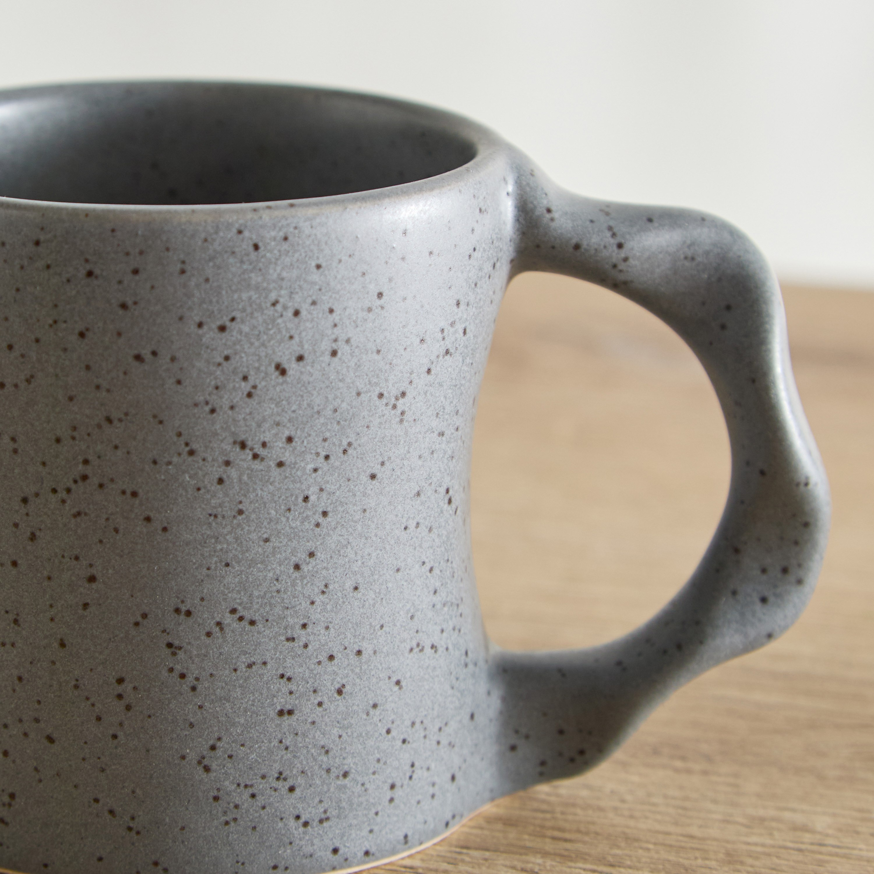 Donna Stoneware Mug Twist handle - 230 ml-hbxhomeware-diningandtabletop-coffeeandteasets-image-3