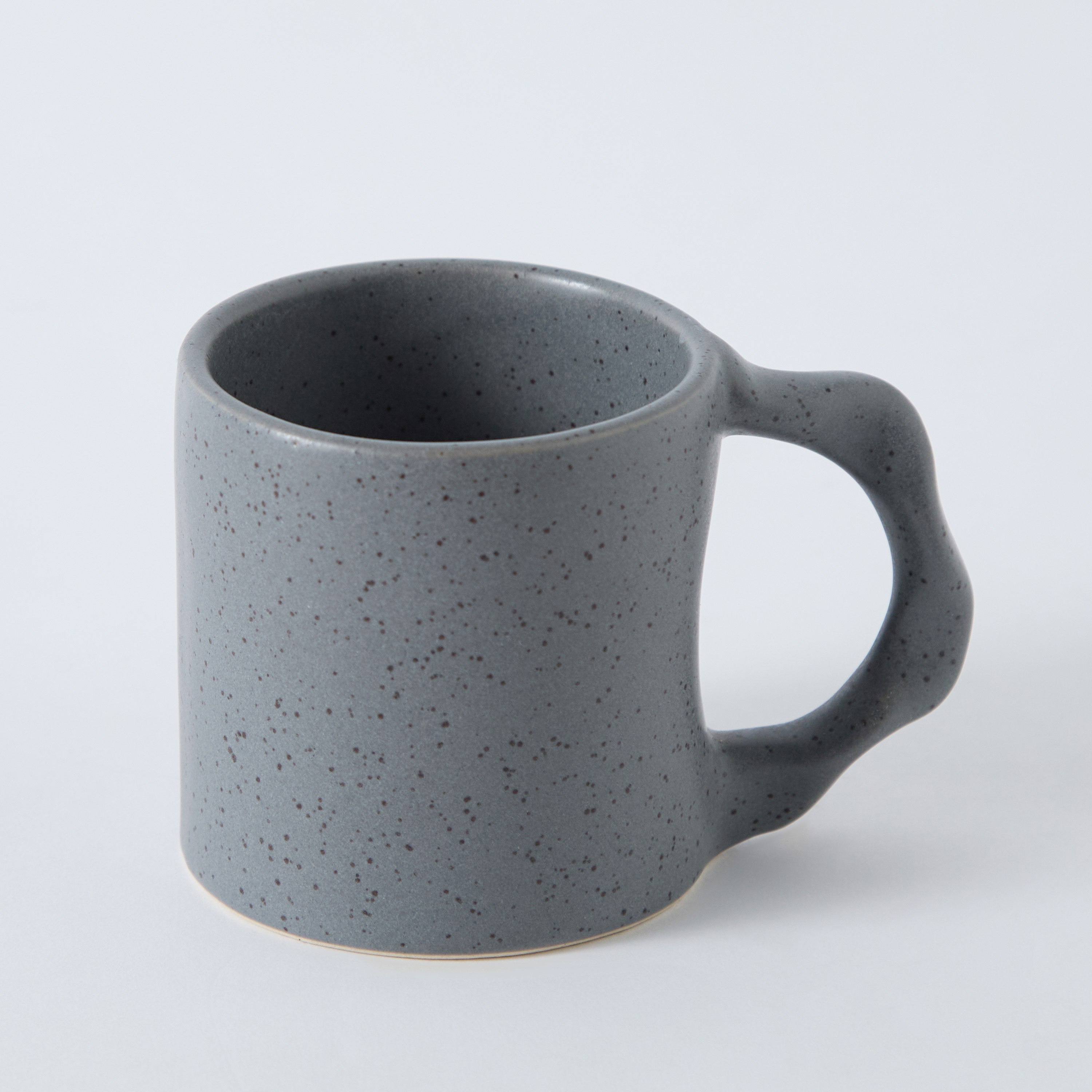 Donna Stoneware Mug Twist handle - 230 ml-hbxhomeware-diningandtabletop-coffeeandteasets-image-5