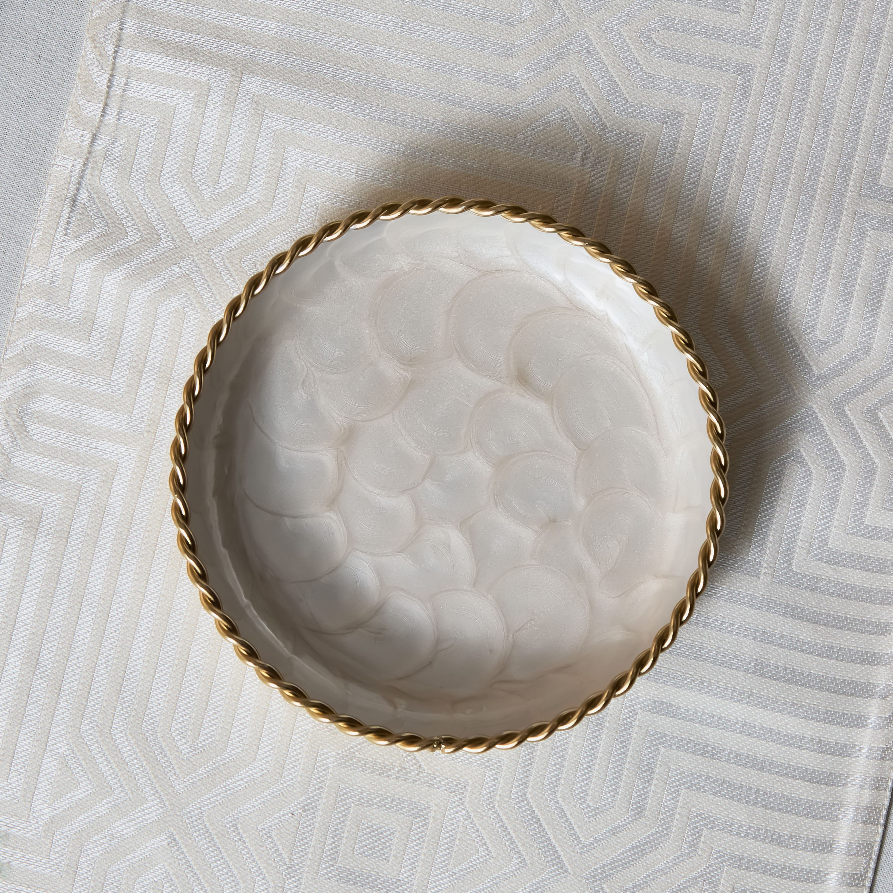 صحن مطلي بتصميم صدفي من ليرا-hbxhomeware-hbxdecorandfurnishings-image-2
