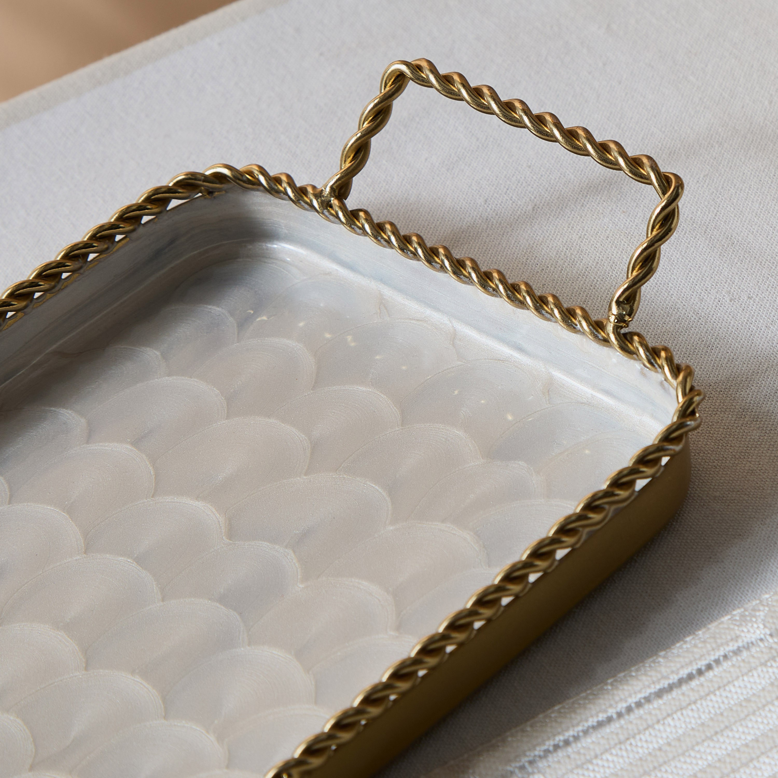 صينية طويلة مطلية بالمينا شيل من ليرا-hbxhomeware-hbxdecorandfurnishings-image-3