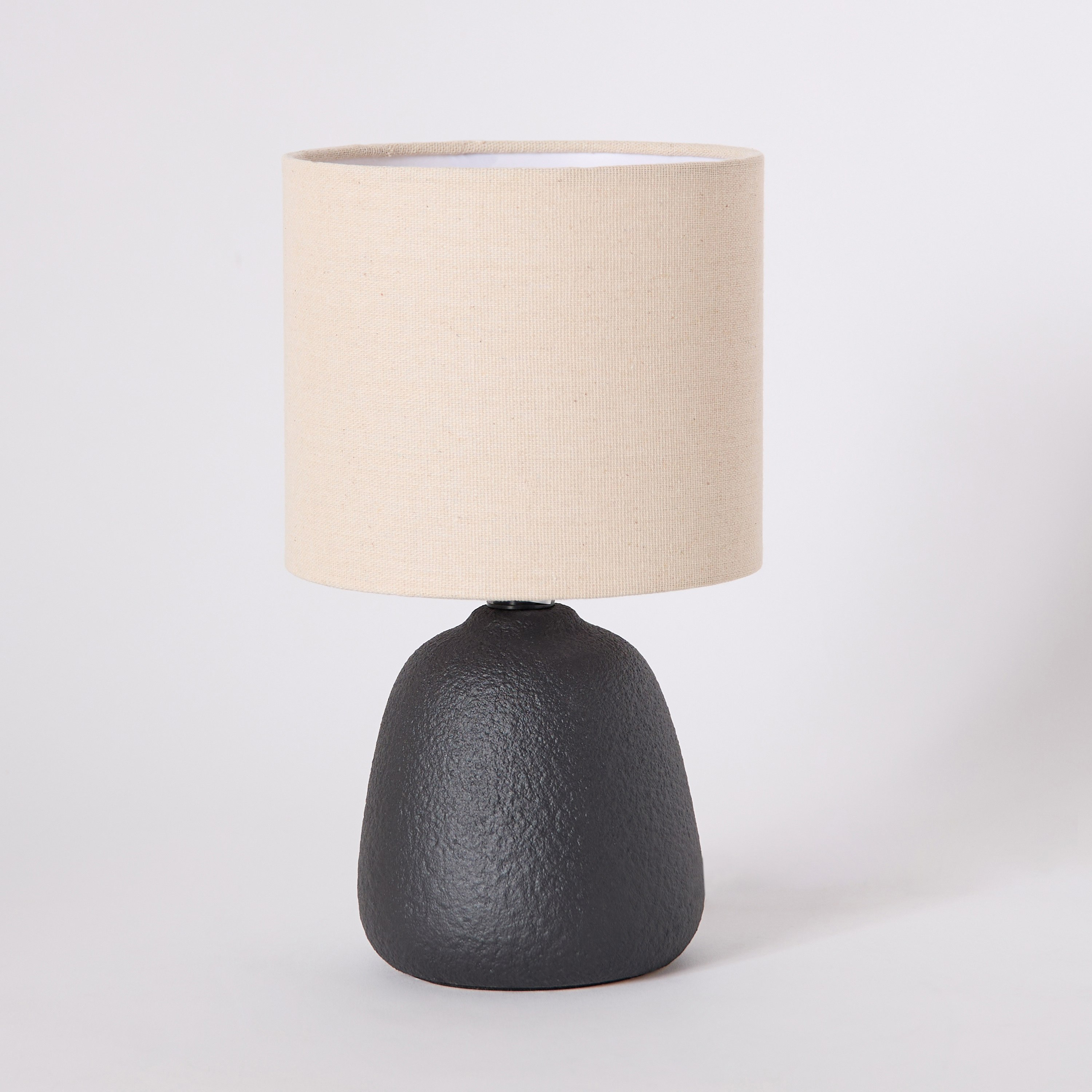 مصباح طاولة سيراميك مع غطاء كتان من ماربيلا - 25.5 سم-hbxbedroom-lighting-tablelamps-image-7