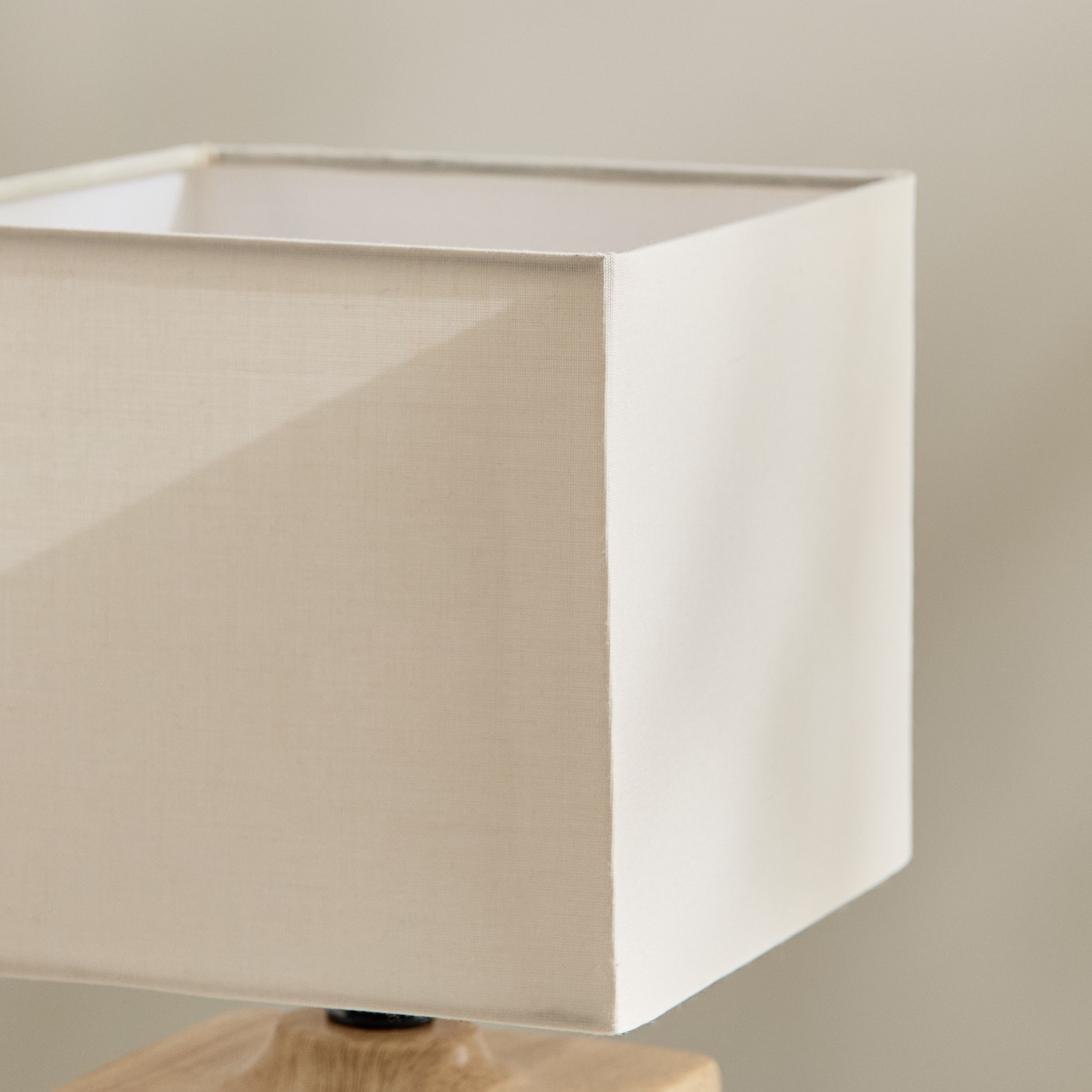 مصباح طاولة سيراميك مع غطاء قماش من ماربيلا - 26.5 سم-hbxbedroom-lighting-tablelamps-image-4