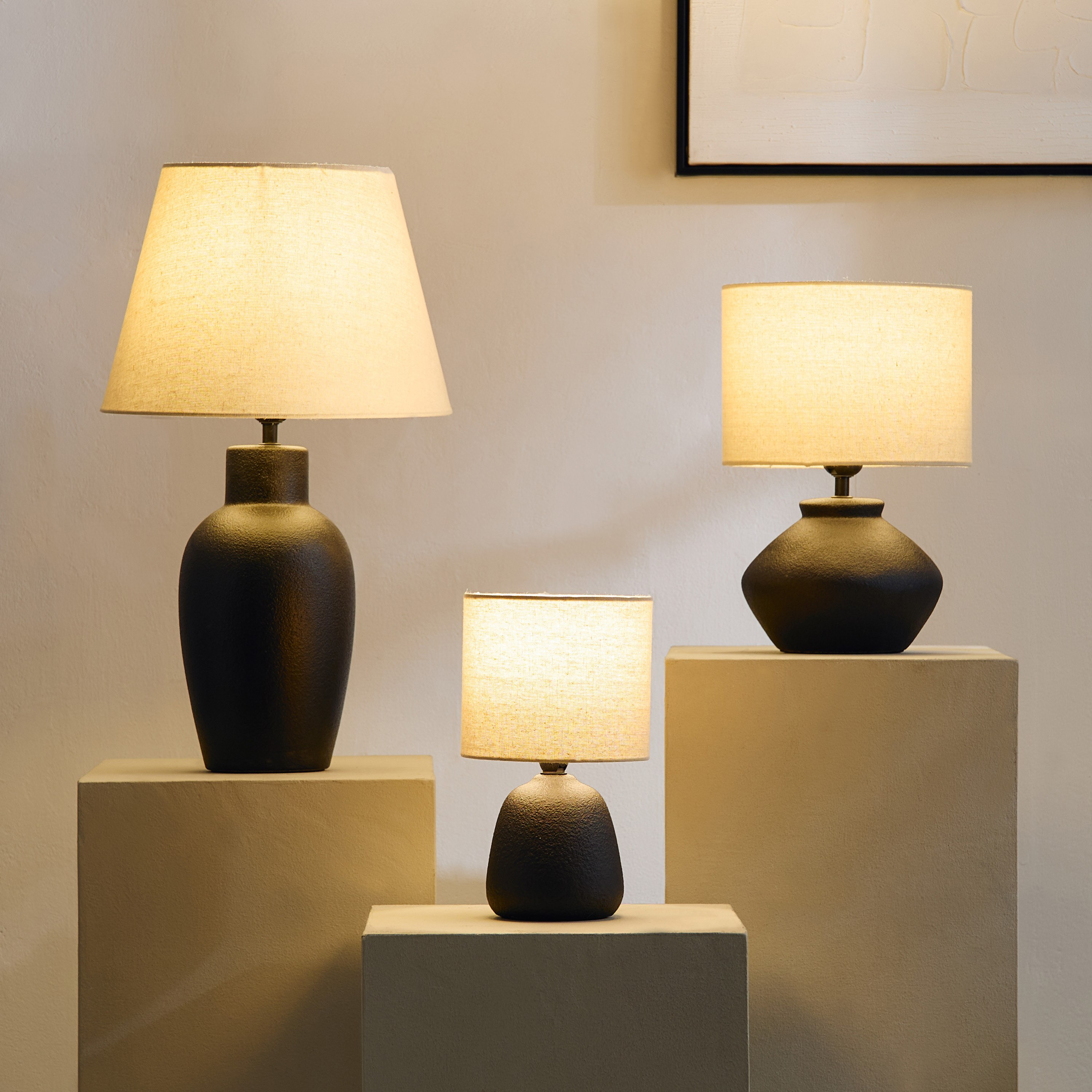 مصباح طاولة سيراميك مع غطاء كتان من ماربيلا - 32.5 سم-hbxbedroom-lighting-tablelamps-image-6