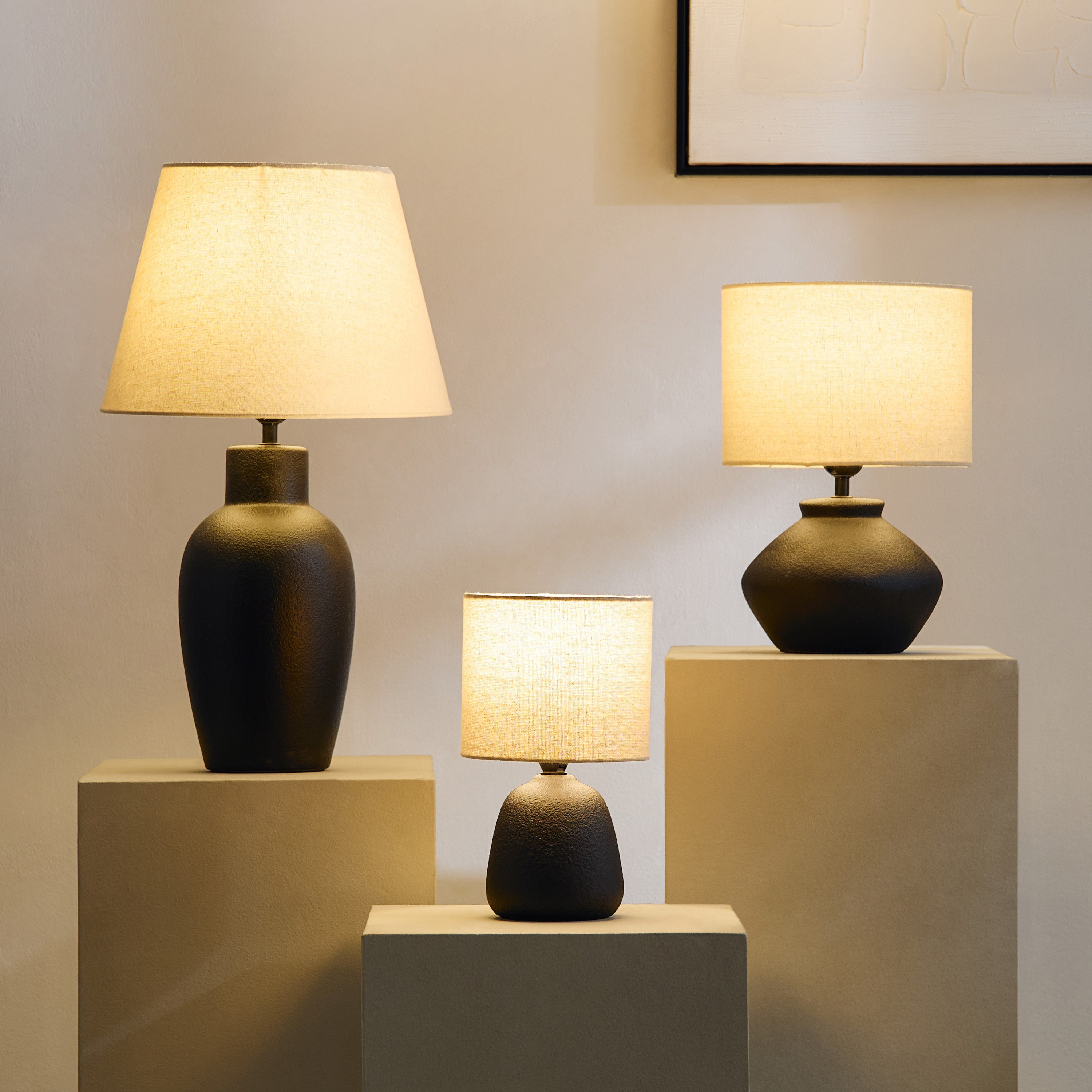 مصباح طاولة سيراميك مع غطاء كتان من ماربيلا - 52 سم-hbxbedroom-lighting-tablelamps-image-6