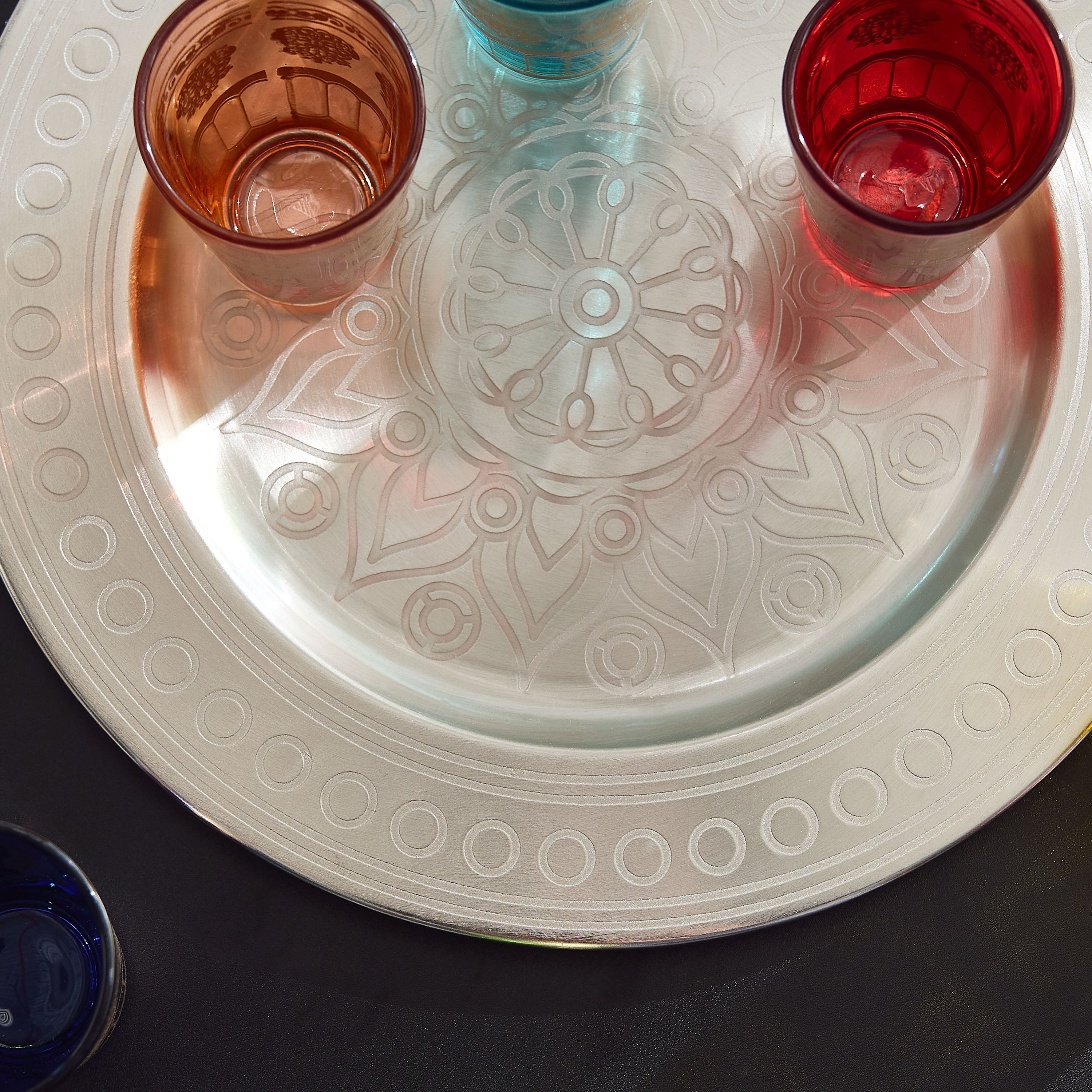 Enid 6-Piece Glasses with Metal Round Tray Set - 30.50x30.50x9 cm-hbxhomeware-hbxdecorandfurnishings-image-3