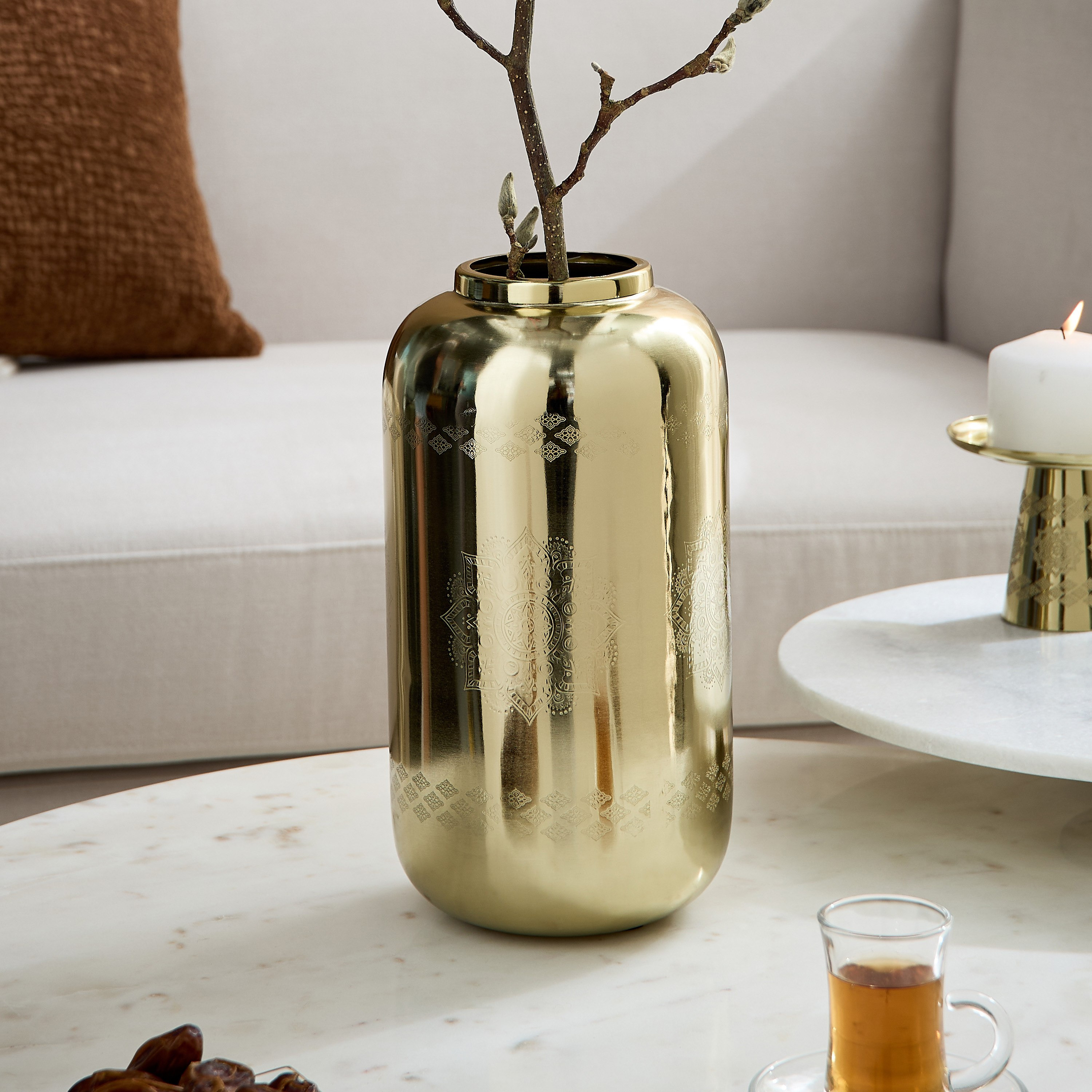 مزهرية معدنية محفورة من إيساك - 16.5x16.5x31 سم-hbxbedroom-decorandaccessories-vases-image-1