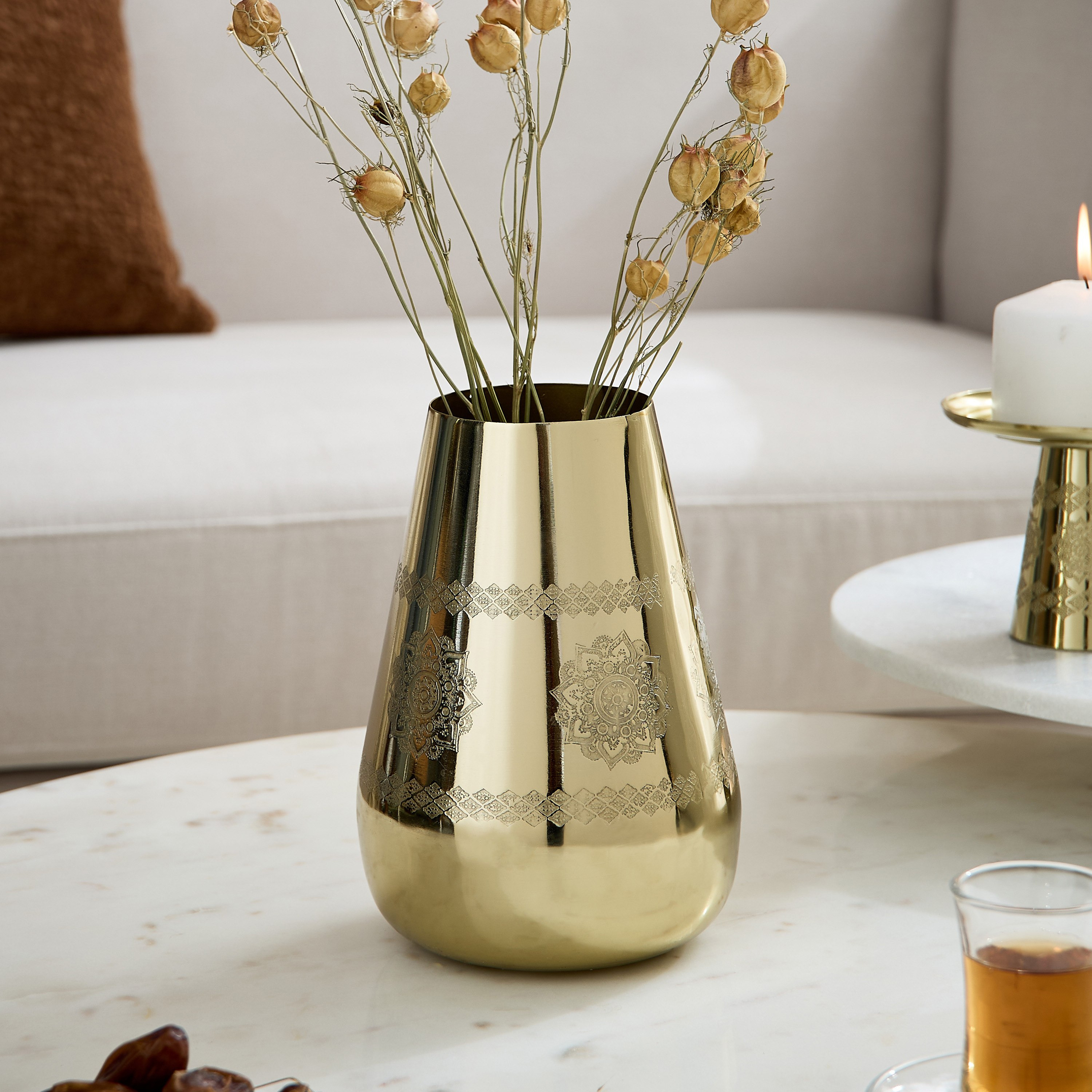 مزهرية معدنية محفورة من إيساك - 15.5x15.5x21 سم-hbxbedroom-decorandaccessories-vases-image-1