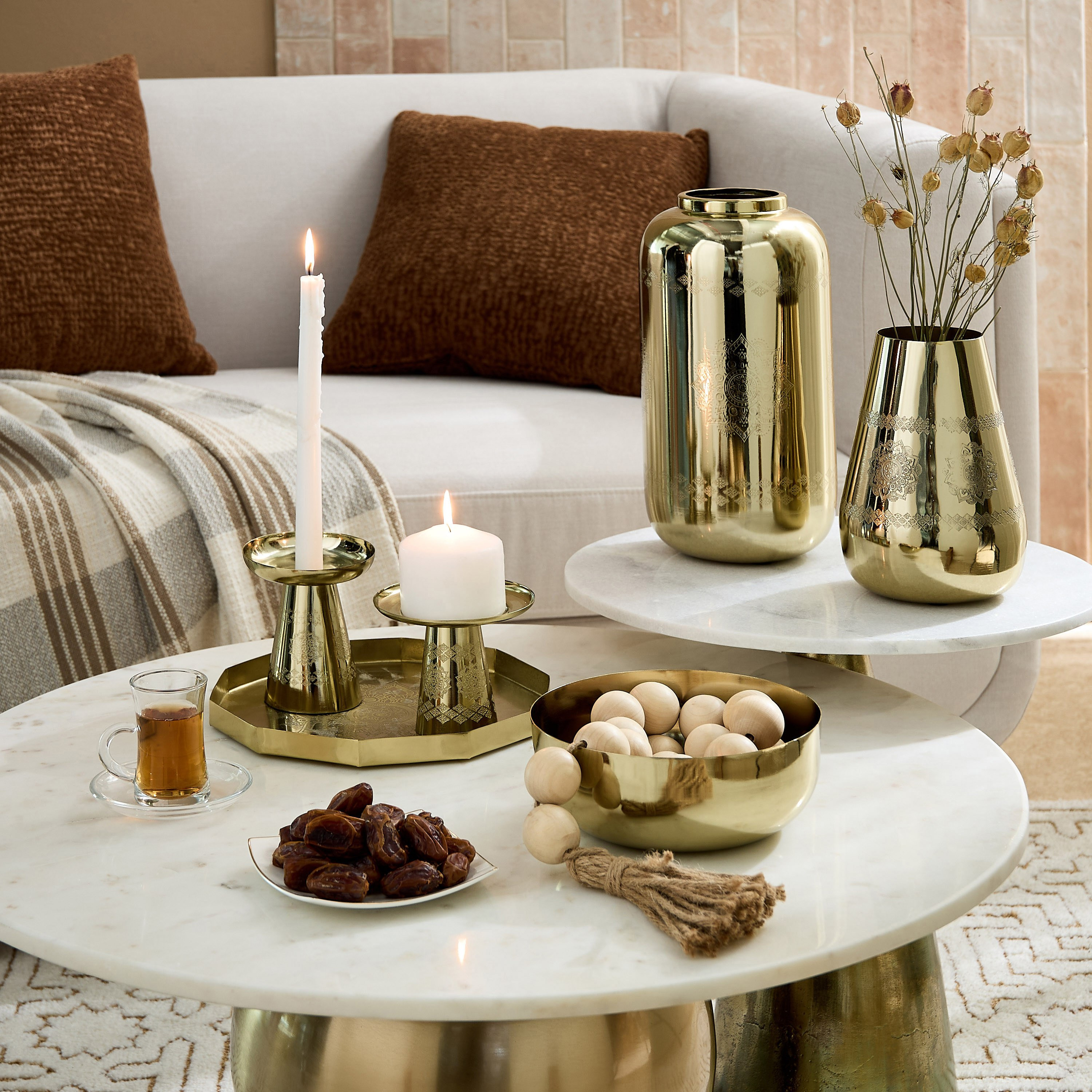 مزهرية معدنية محفورة من إيساك - 15.5x15.5x21 سم-hbxbedroom-decorandaccessories-vases-image-5