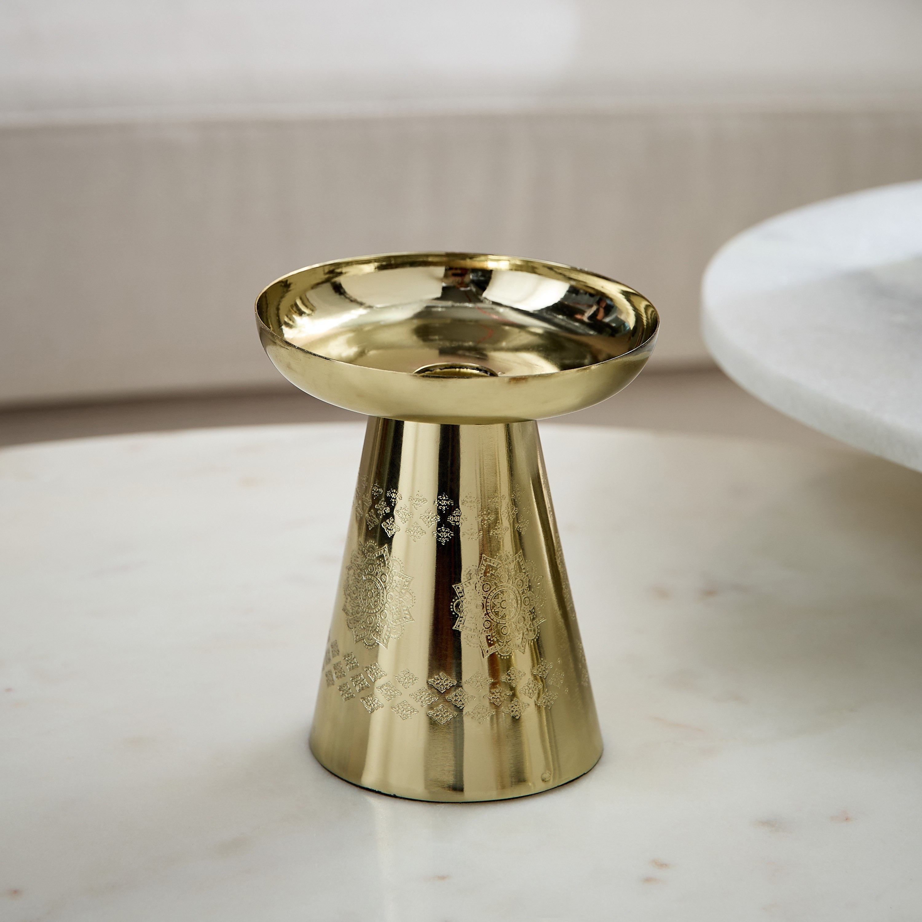 حامل شموع معدن محفور من إيساك - 10.5x10.5x12 سم-hbxlivingroom-decorandaccessories-candleholders-image-2
