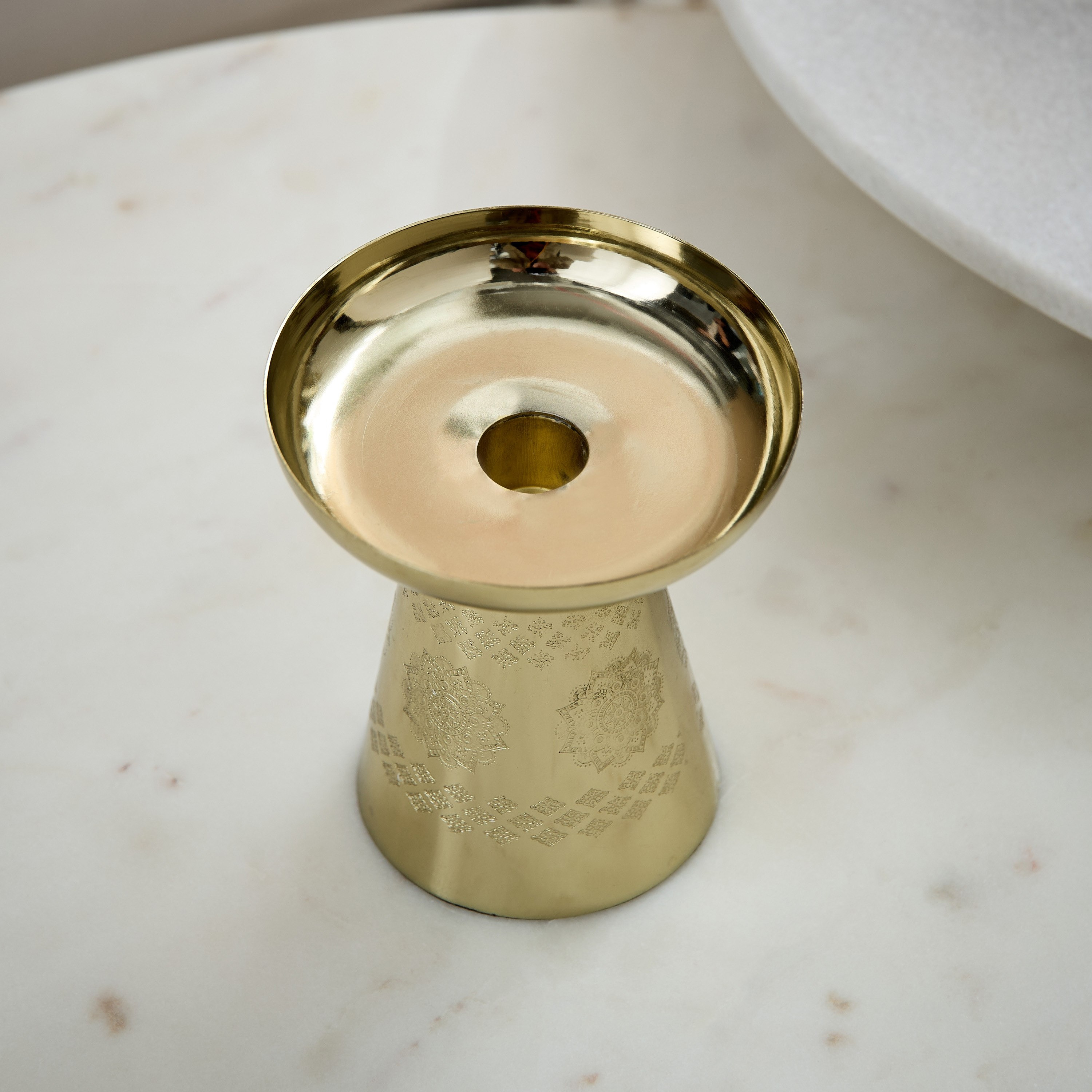 حامل شموع معدن محفور من إيساك - 10.5x10.5x12 سم-hbxlivingroom-decorandaccessories-candleholders-image-3