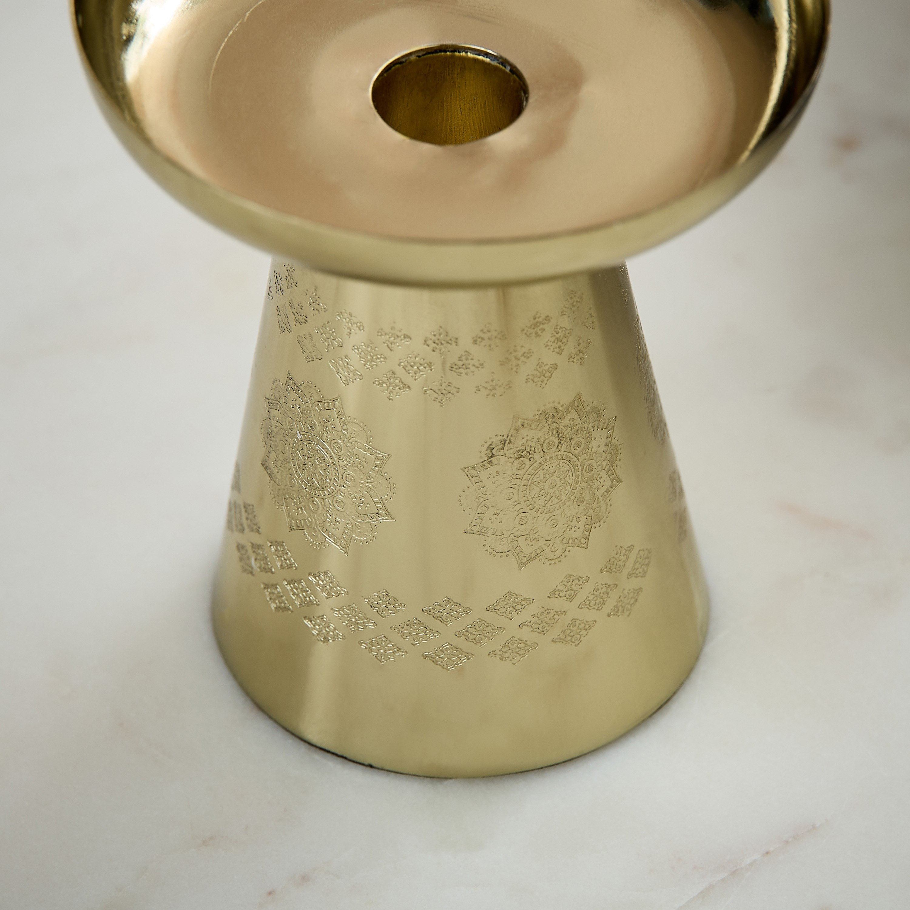 حامل شموع معدن محفور من إيساك - 10.5x10.5x12 سم-hbxlivingroom-decorandaccessories-candleholders-image-4
