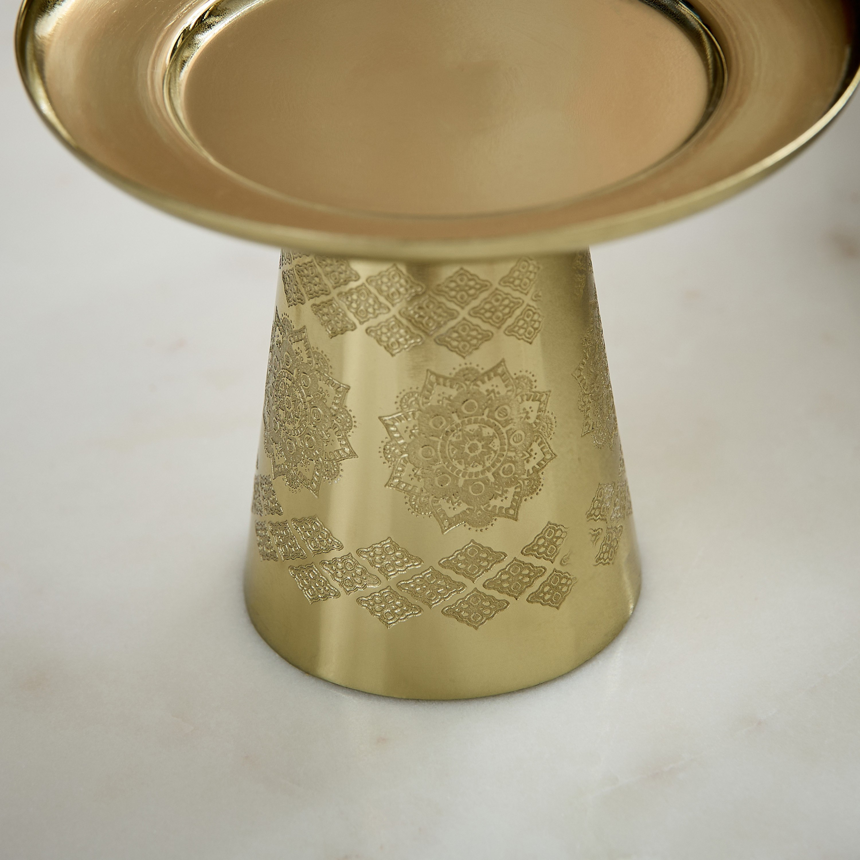 حامل شموع معدني محفور من إيساك - 12.5x12.5x11 سم-hbxlivingroom-decorandaccessories-candleholders-image-4