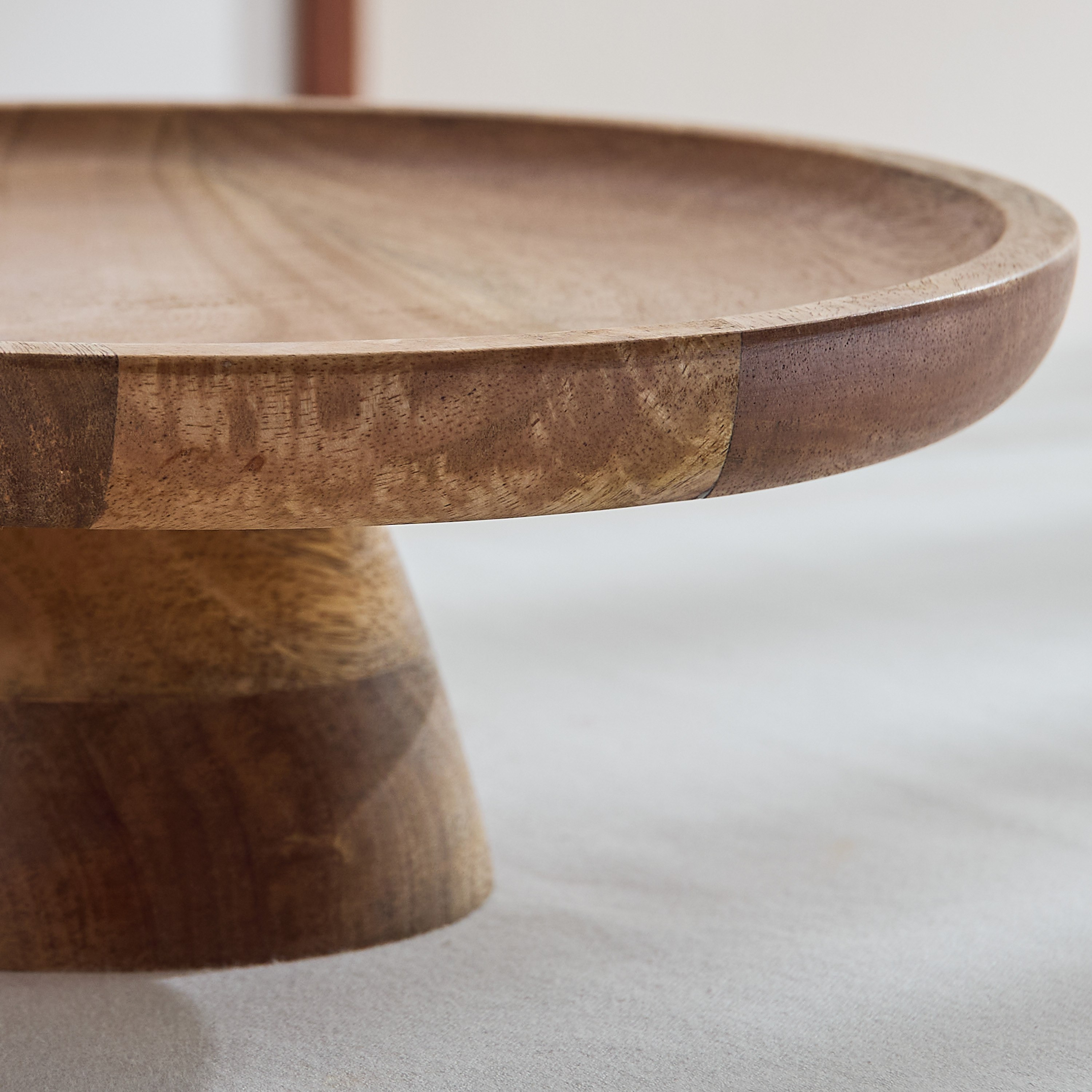 حامل كيك من الخشب الطبيعي المنقوش ونمط الدانتيل - 30x30x10.5 سم-hbxdecorandfurnishings-tabletop-serveware-image-4