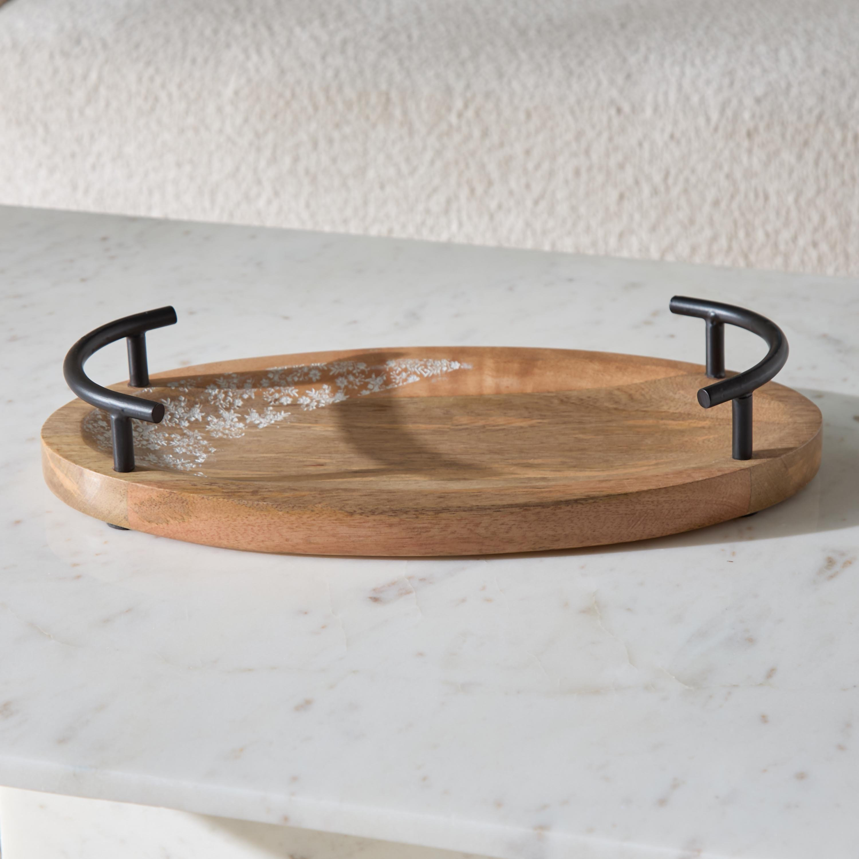 صحن مستطيل من الخشب الطبيعي المنقوش ونمط الدانتيل بمقبض - 37x18.50x6.5 سم-hbxhomeware-hbxdecorandfurnishings-image-2