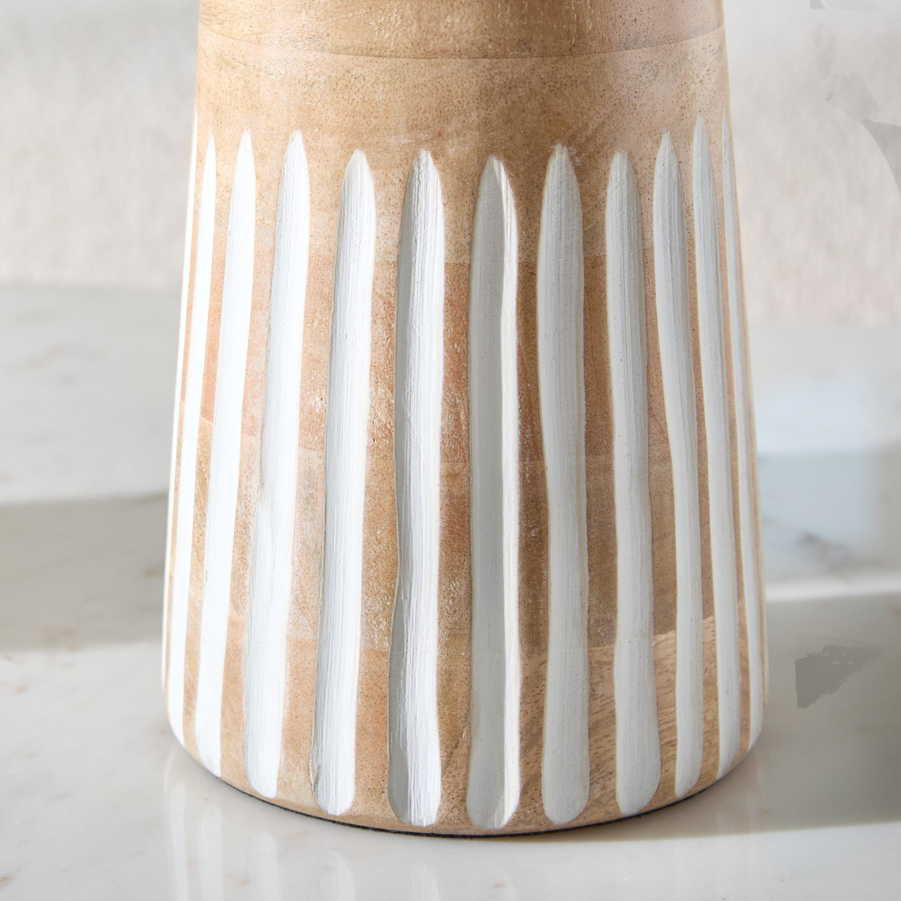 مزهرية من الخشب الطبيعي المنقوش ونمط الدانتيل - 13x13x31.5 سم-hbxbedroom-decorandaccessories-vases-image-4