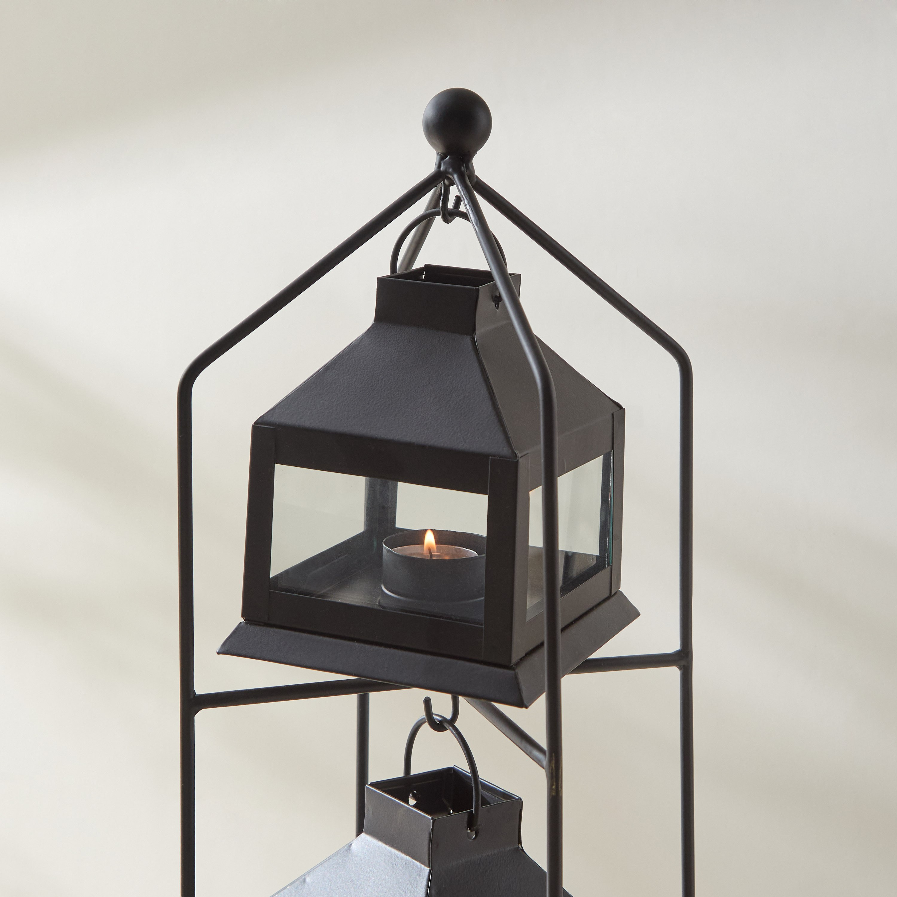 حامل فانوس معدني مع 5 فوانيس من كينسين - 22x22x106 سم-hbxdecorandfurnishings-homeaccessories-lanterns-image-2