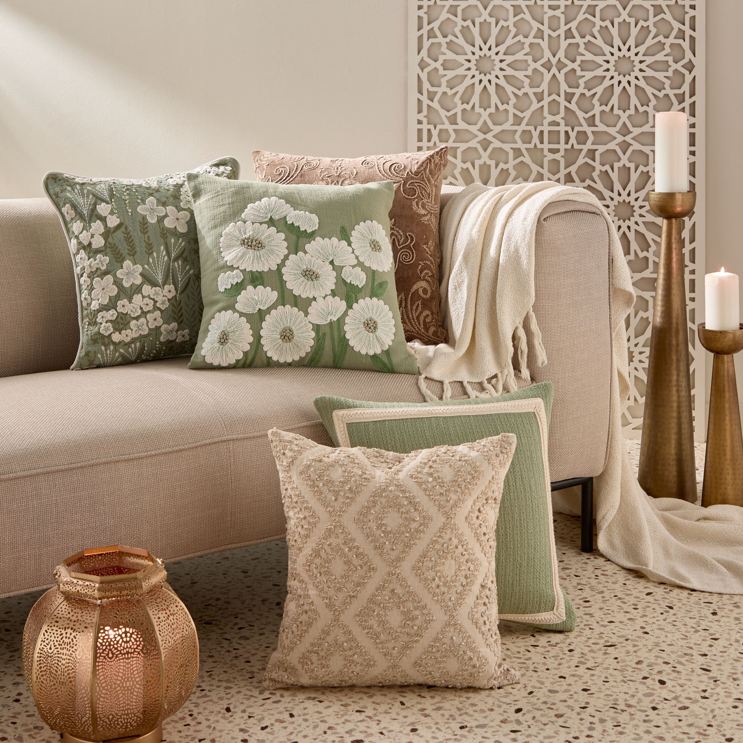 وسادة محشوة بتصميم ديزي جاردينيا من جرين أرتست - 45×45 سم-hbxhomeware-hbxbedroom-image-4
