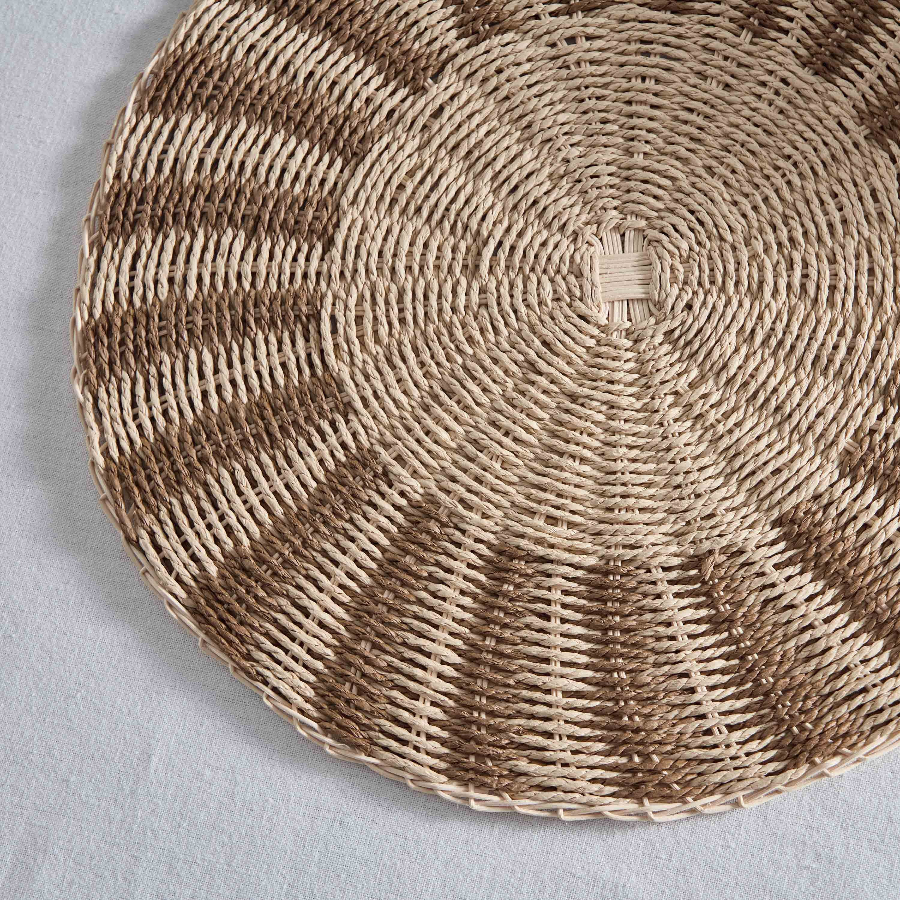 لبادة صحون مستديرة من بلاك - 38 سم-hbxdecorandfurnishings-homefurnishings-tablelinens-image-2