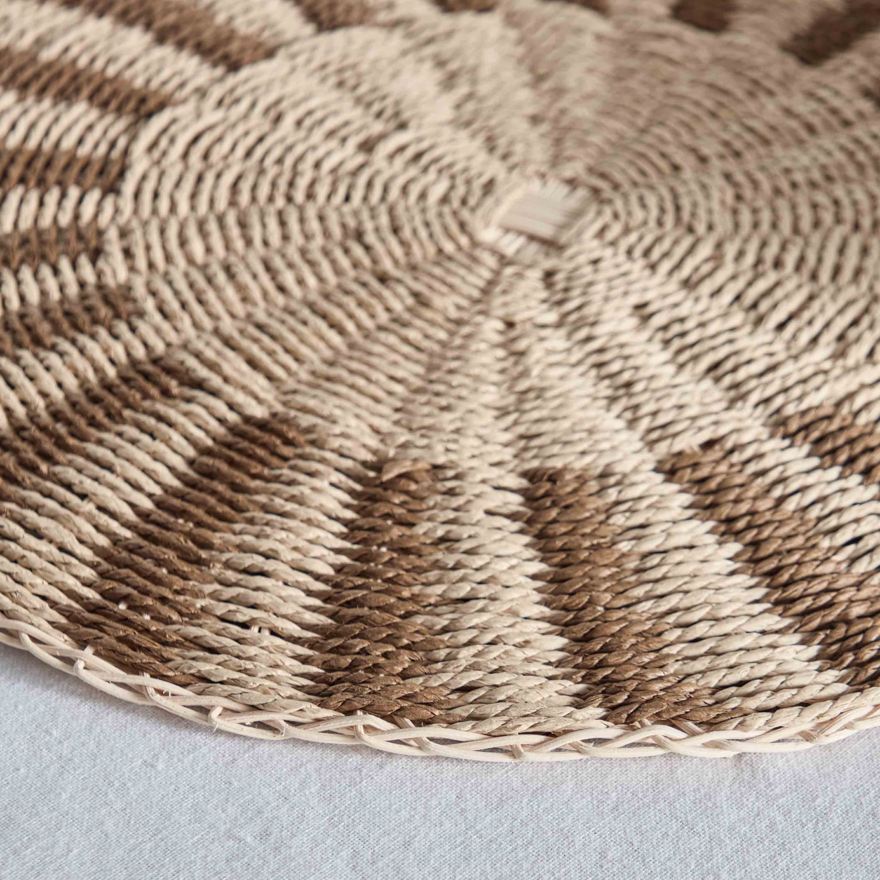 لبادة صحون مستديرة من بلاك - 38 سم-hbxdecorandfurnishings-homefurnishings-tablelinens-image-3