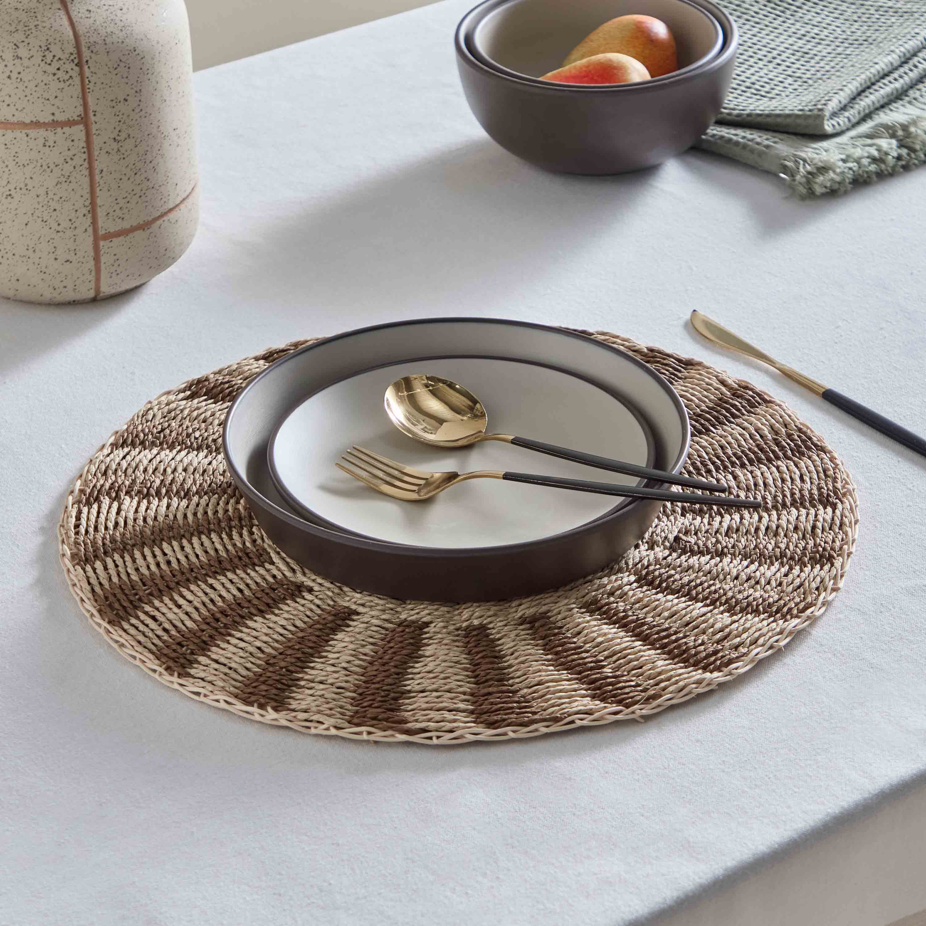 لبادة صحون مستديرة من بلاك - 38 سم-hbxdecorandfurnishings-homefurnishings-tablelinens-image-4