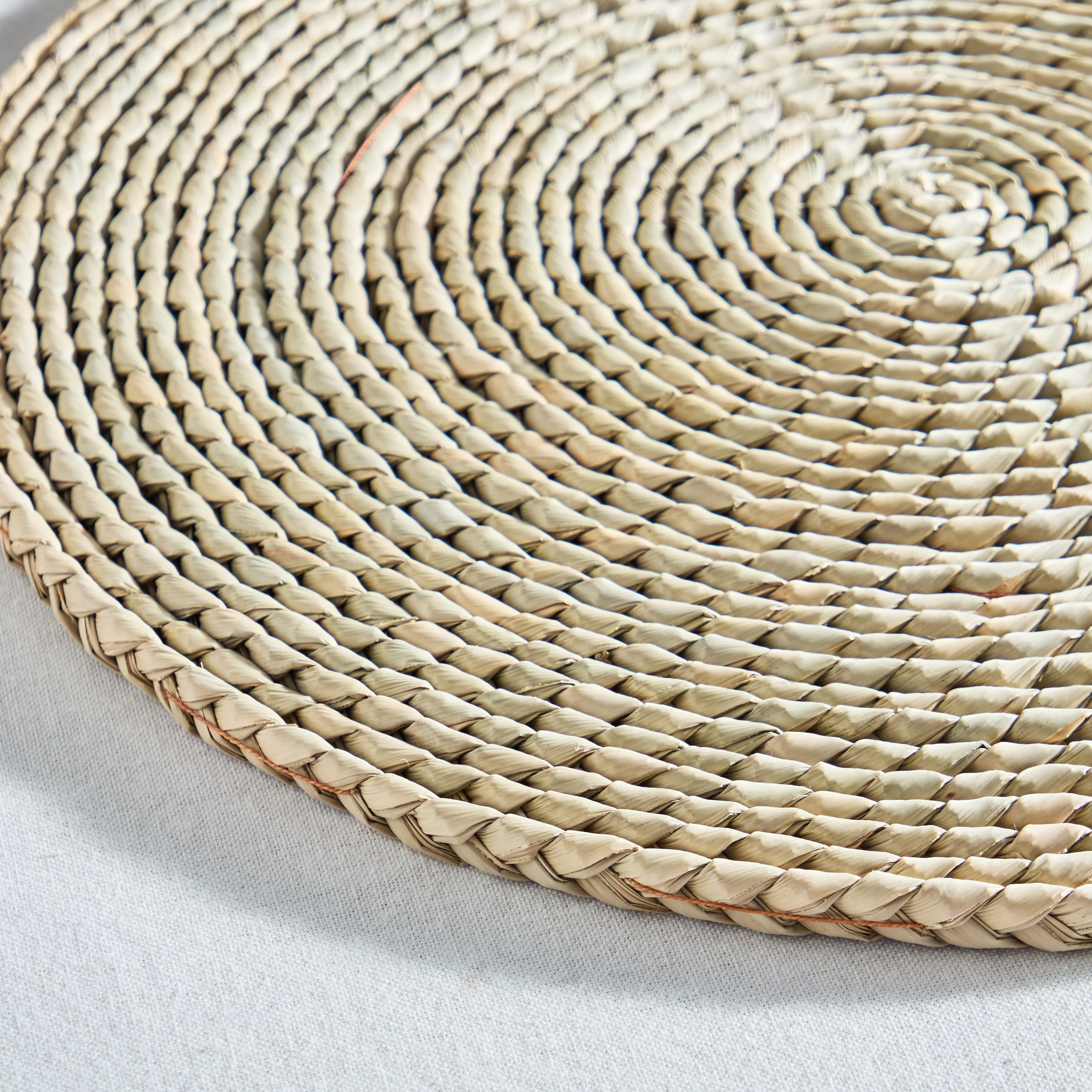 لبادة صحون مستديرة من الأعشاب البحرية من كورال- 38 سم-hbxdecorandfurnishings-homefurnishings-tablelinens-image-3
