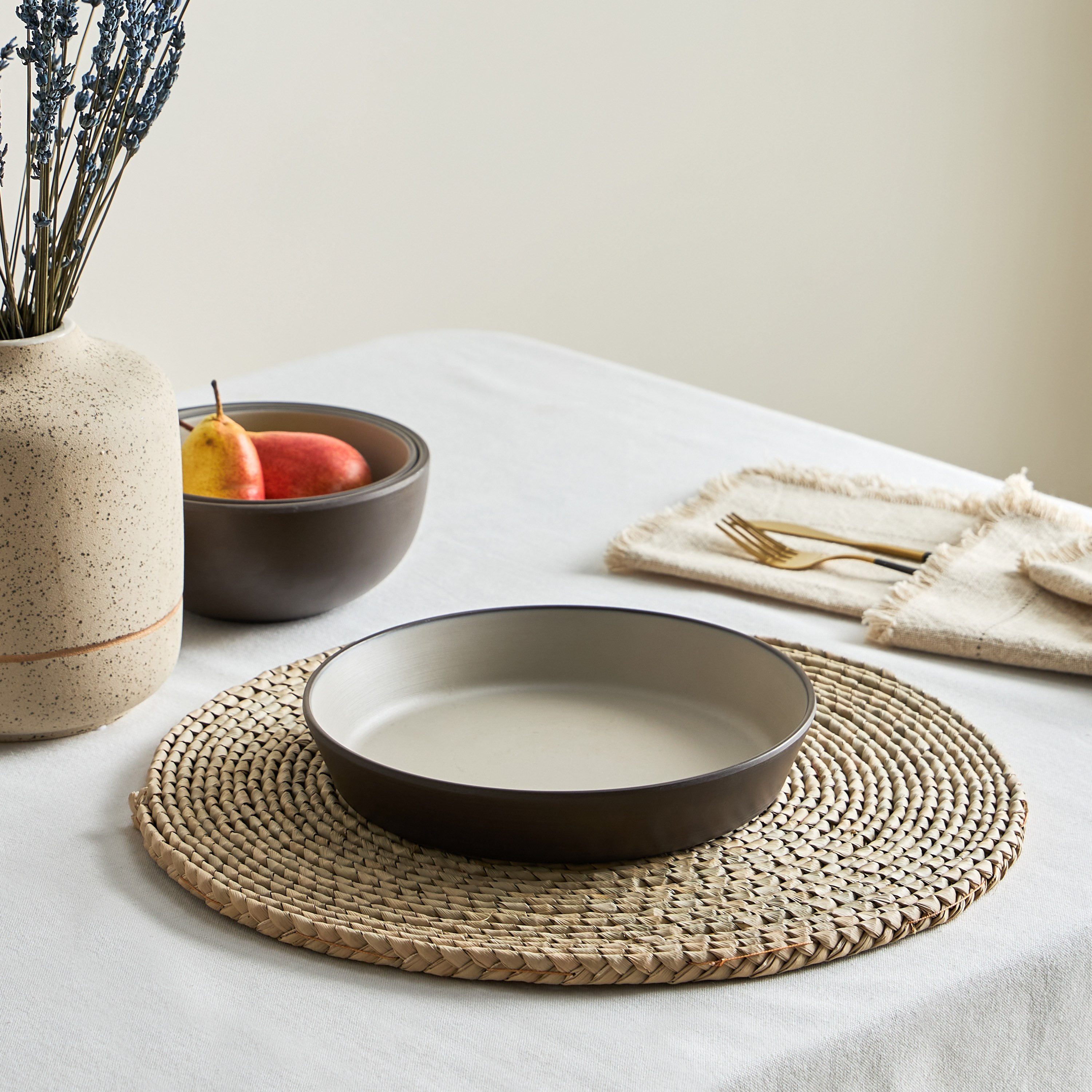 لبادة صحون مستديرة من الأعشاب البحرية من كورال- 38 سم-hbxdecorandfurnishings-homefurnishings-tablelinens-image-4
