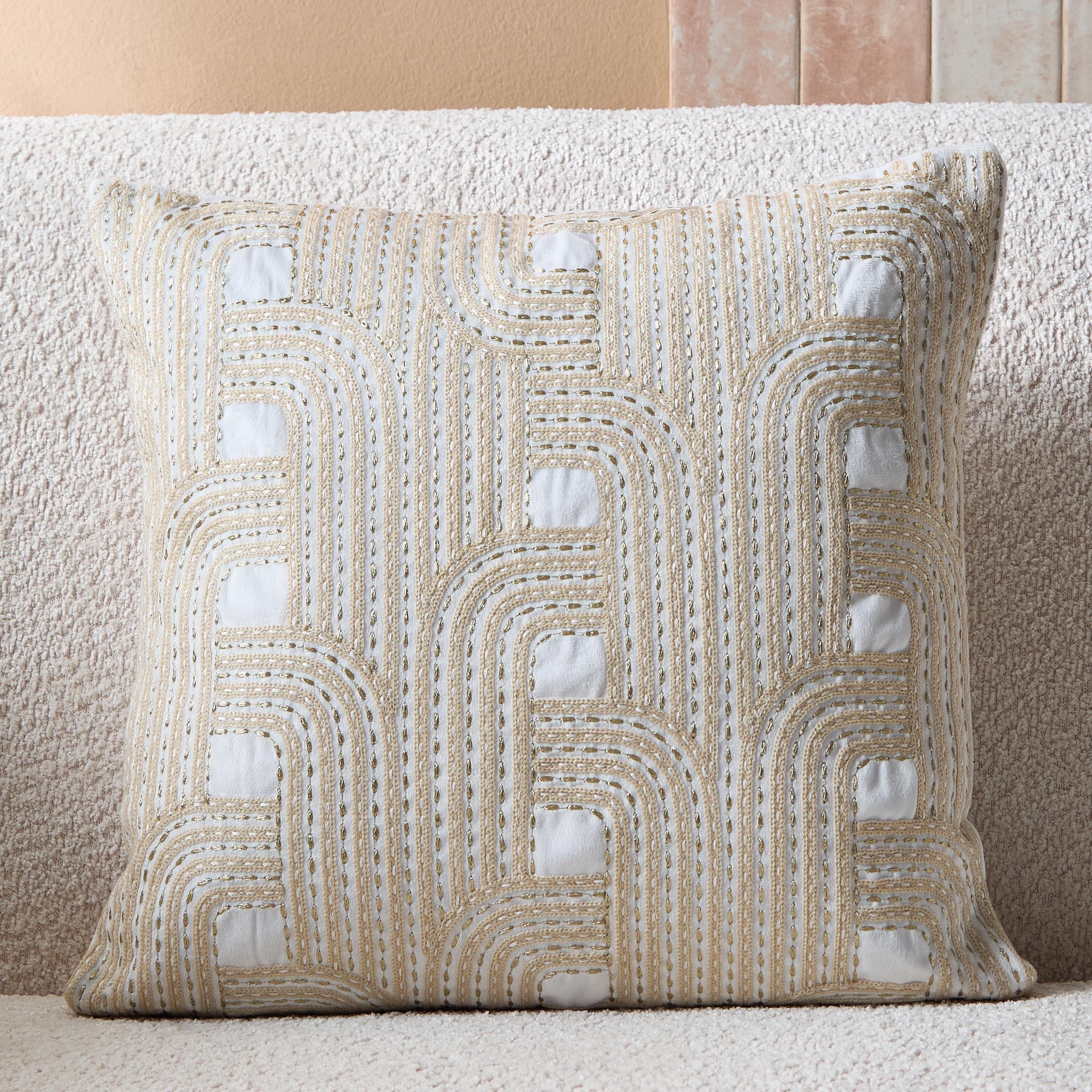 وسادة محشوة جيو من بترا- 45x45 سم-hbxhomeware-hbxbedroom-image-1