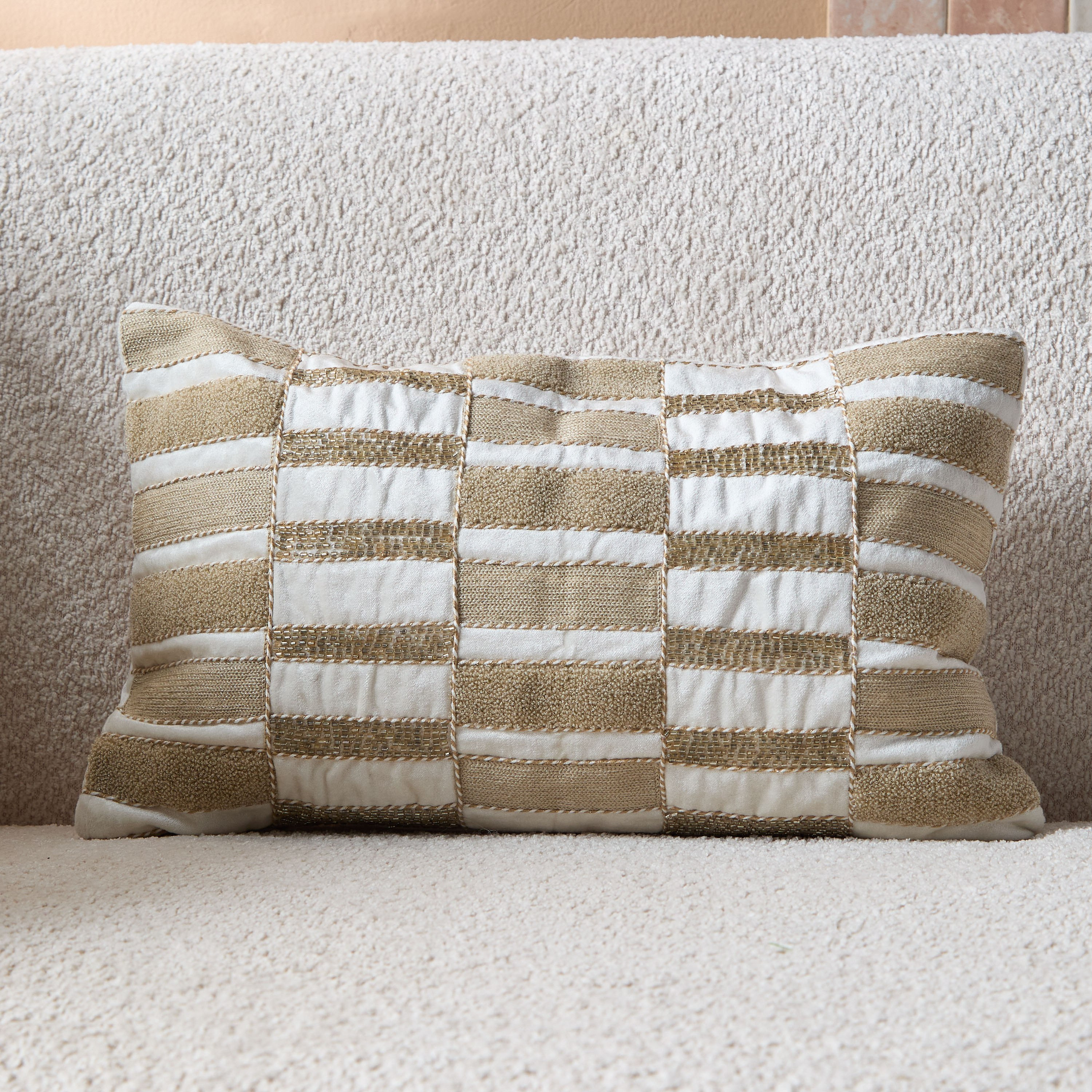 وسادة محشوة من بترا - 30x50 سم-hbxhomeware-hbxbedroom-image-1
