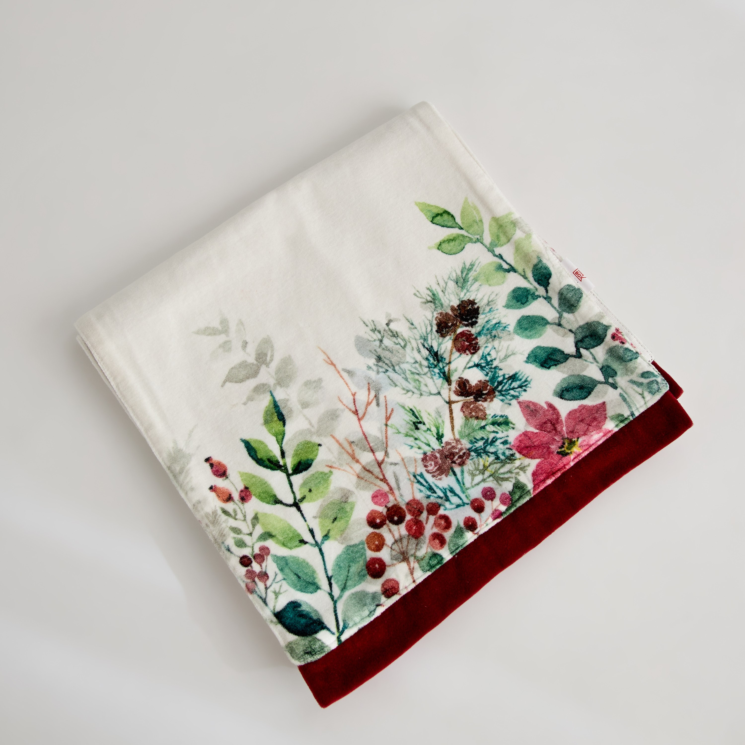 مفرش طاولة كريسماس بيريز - 33×120 سم-hbxdecorandfurnishings-homefurnishings-tablelinens-image-6