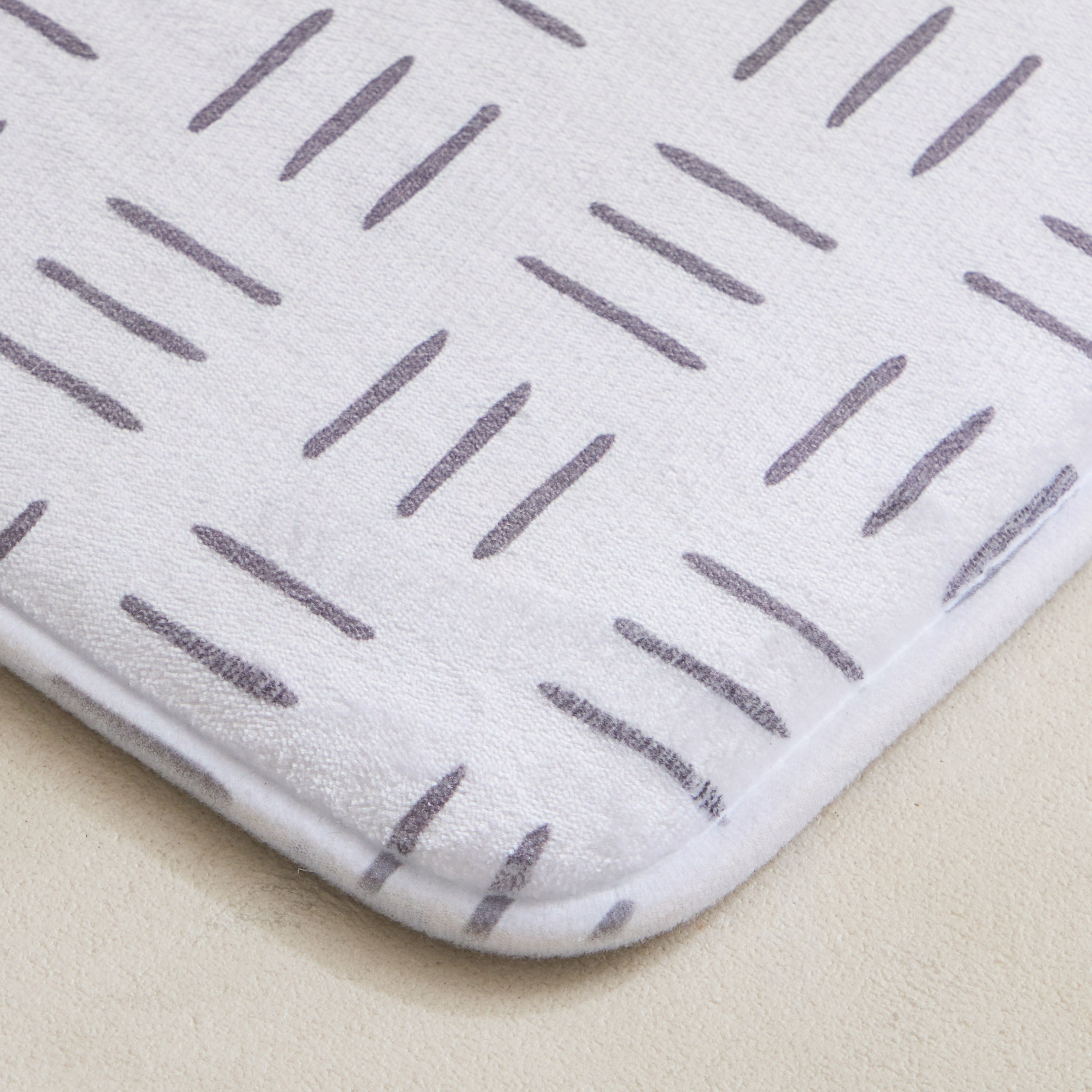 سجادة حمّام إسفنج بطبعات ليلا من أوستن - 35x55 سم-hbxbedroom-floorcoverings-bathmats-image-2
