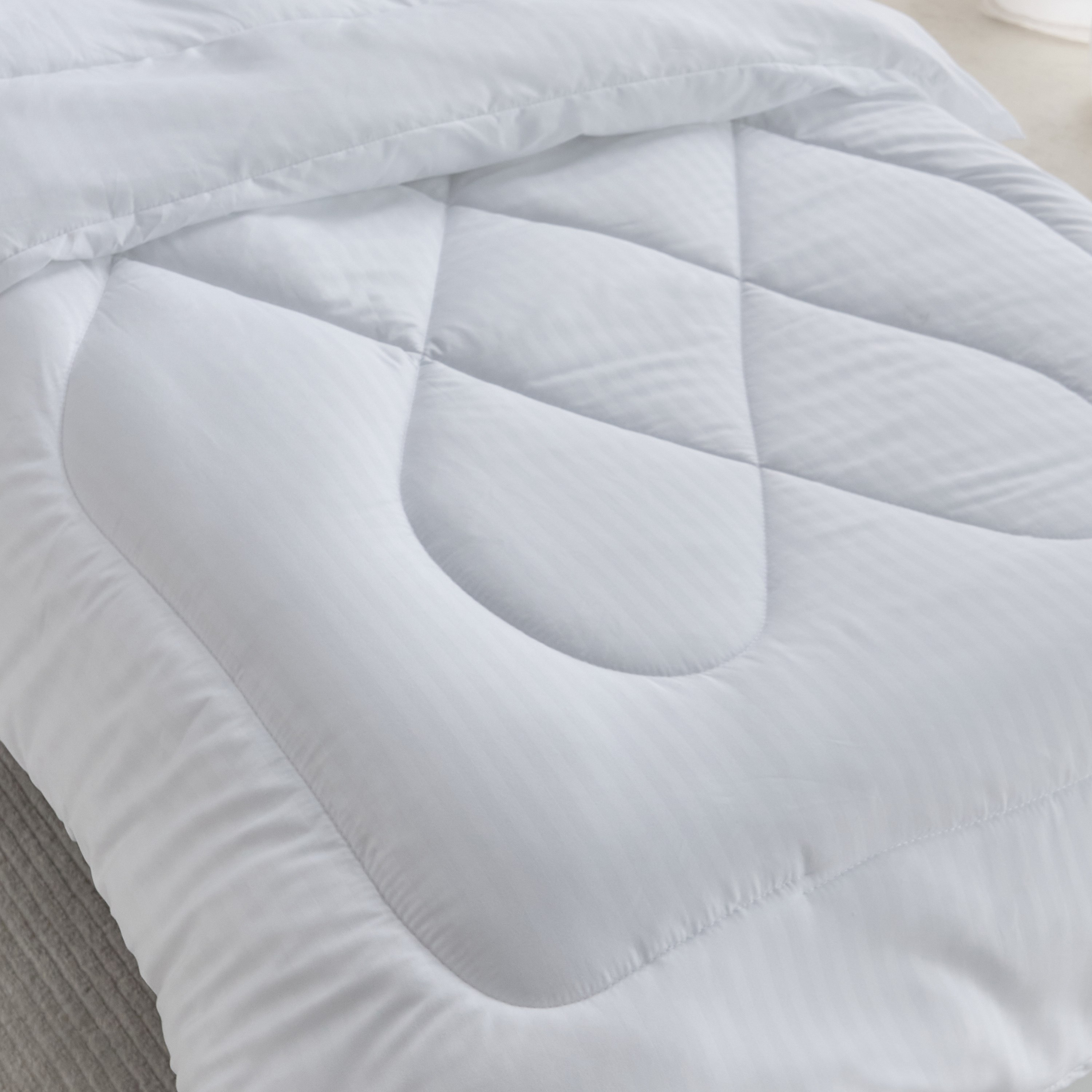 لحاف داخلي فردي من الألياف الدقيقة من هيلتون - 135×200 سم-hbxhomeware-hbxbedroom-image-2
