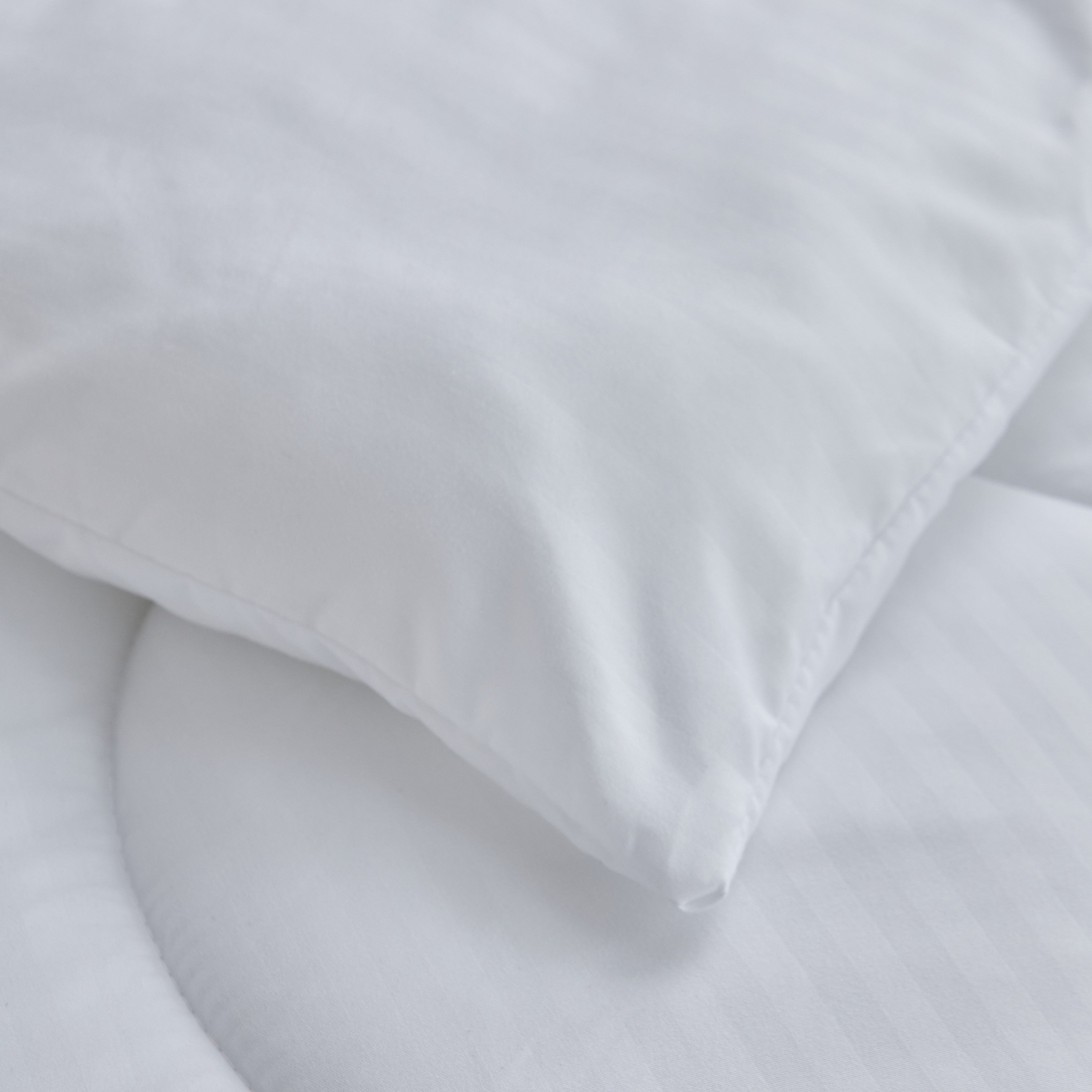 لحاف داخلي فردي من الألياف الدقيقة من هيلتون - 135×200 سم-hbxhomeware-hbxbedroom-image-4