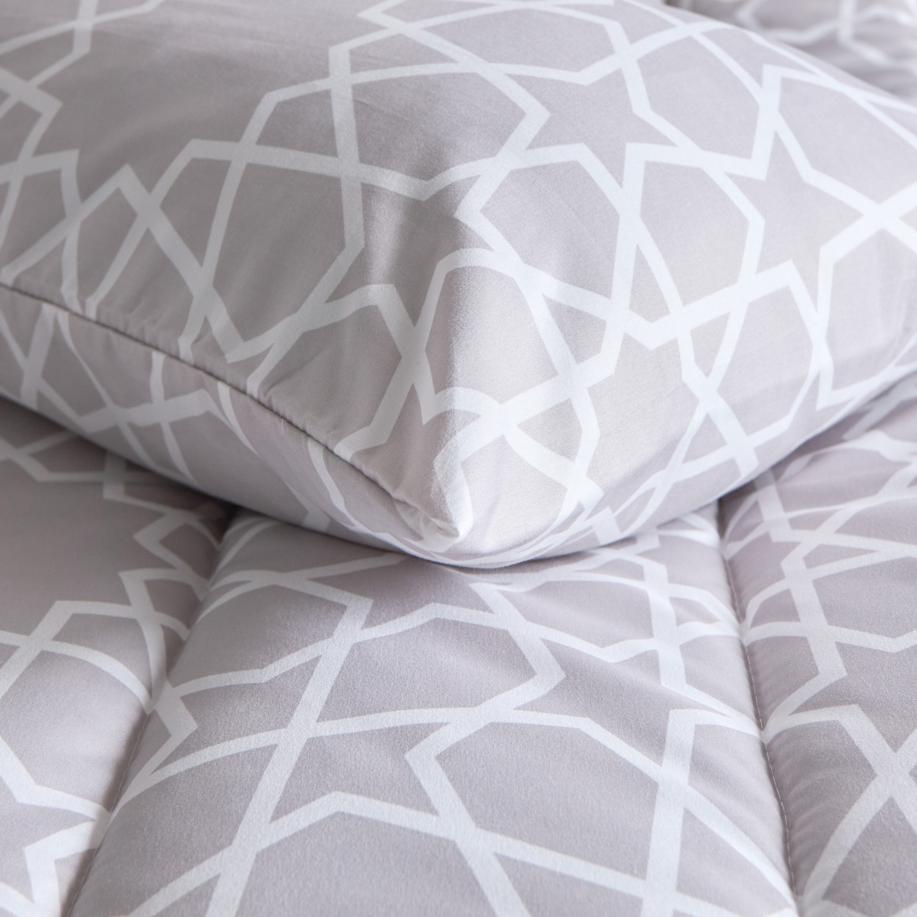 طقم لحاف توين ألياف دقيقة بطبعات ديمو قطعتين من أونتاريو- 160x220 سم-hbxhomeware-hbxbedroom-image-7