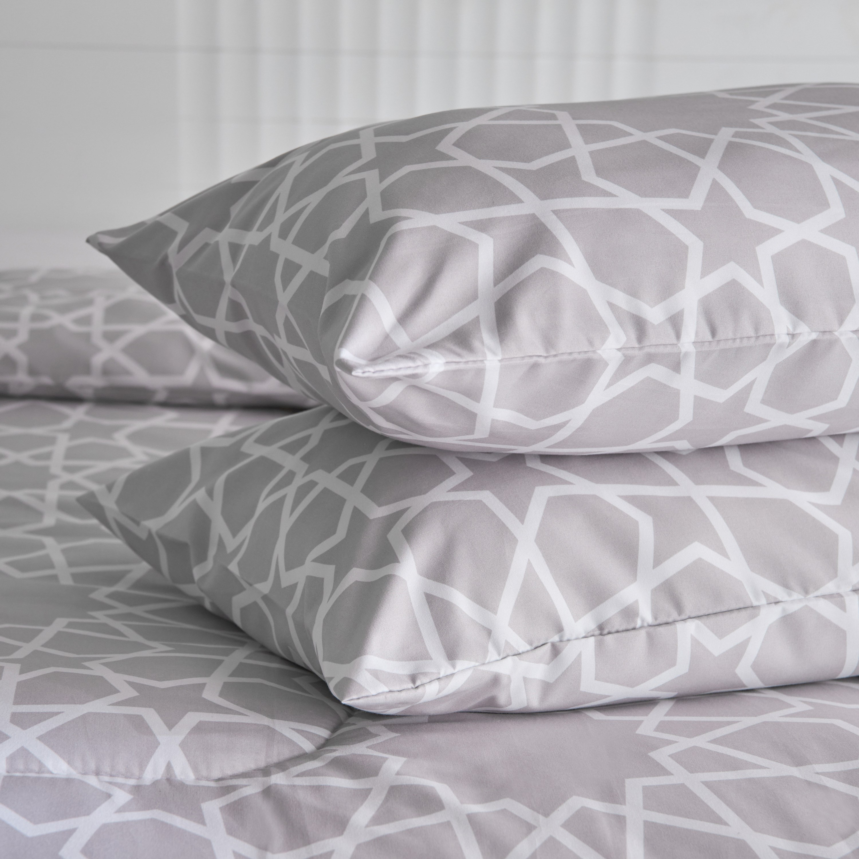 طقم لحاف كينج من الألياف الدقيقة بطبعات ديمو 3 قطع من أونتاريو - 220x240 سم-hbxhomeware-hbxbedroom-image-5