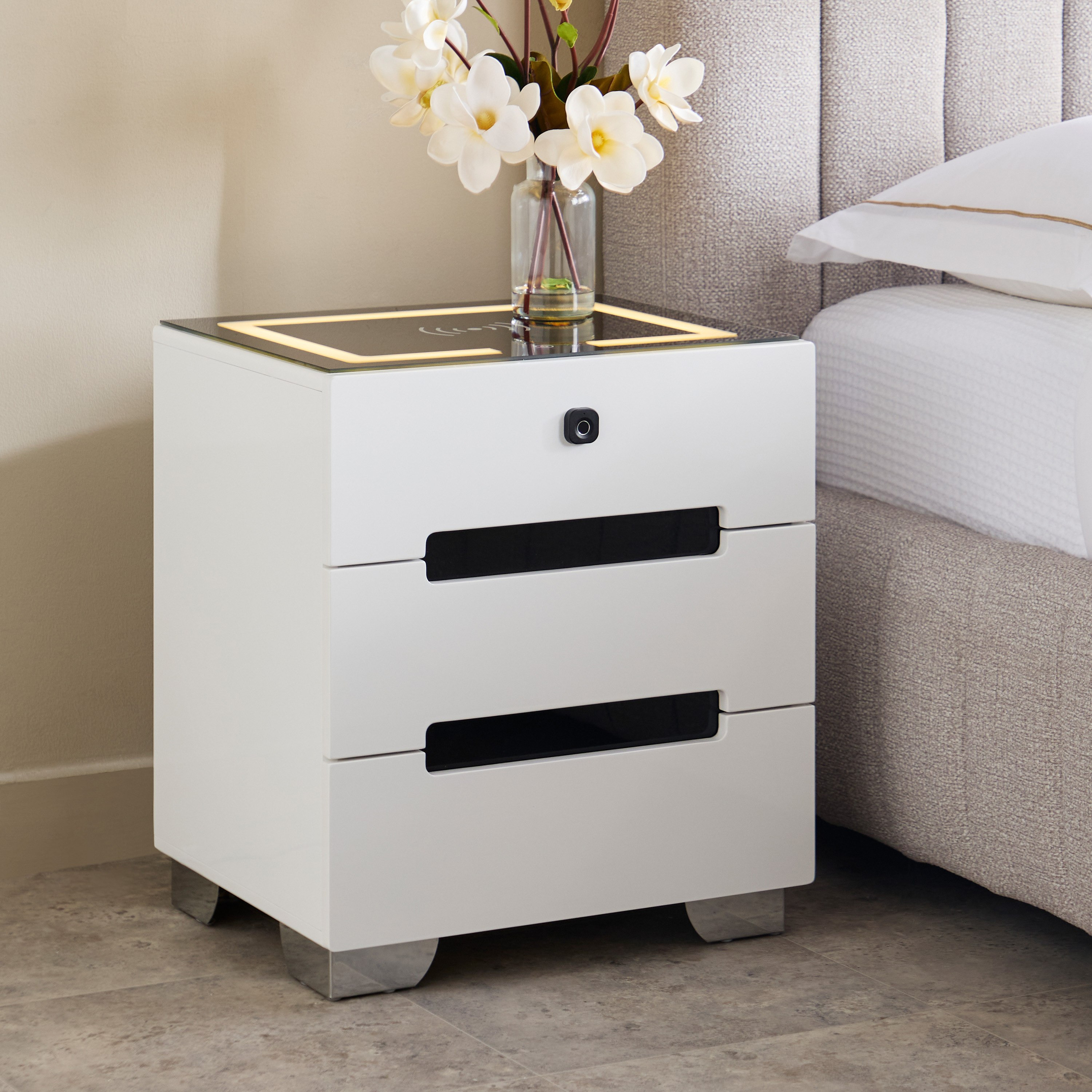 طاولة سرير جانبية ذكية بـ3 أدراج من أوريون-PROMO_HB_UAE_HBX10_280126-image-1