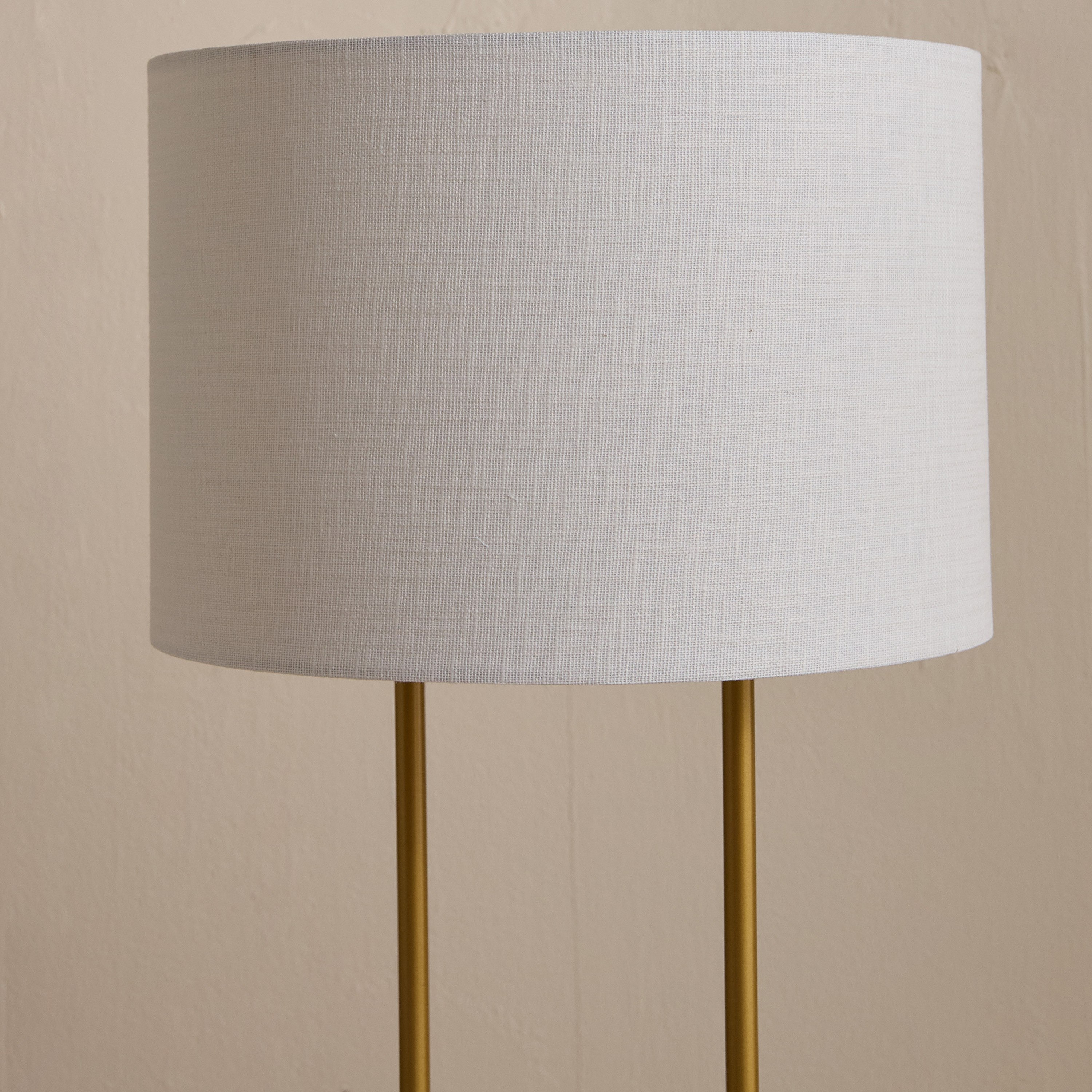 مصباح طاولة معدن مع قاعدة رخامية وغطاء قماشي أليسو من جلين - 32x50 سم-hbxlivingroom-lighting-tablelamps-image-3