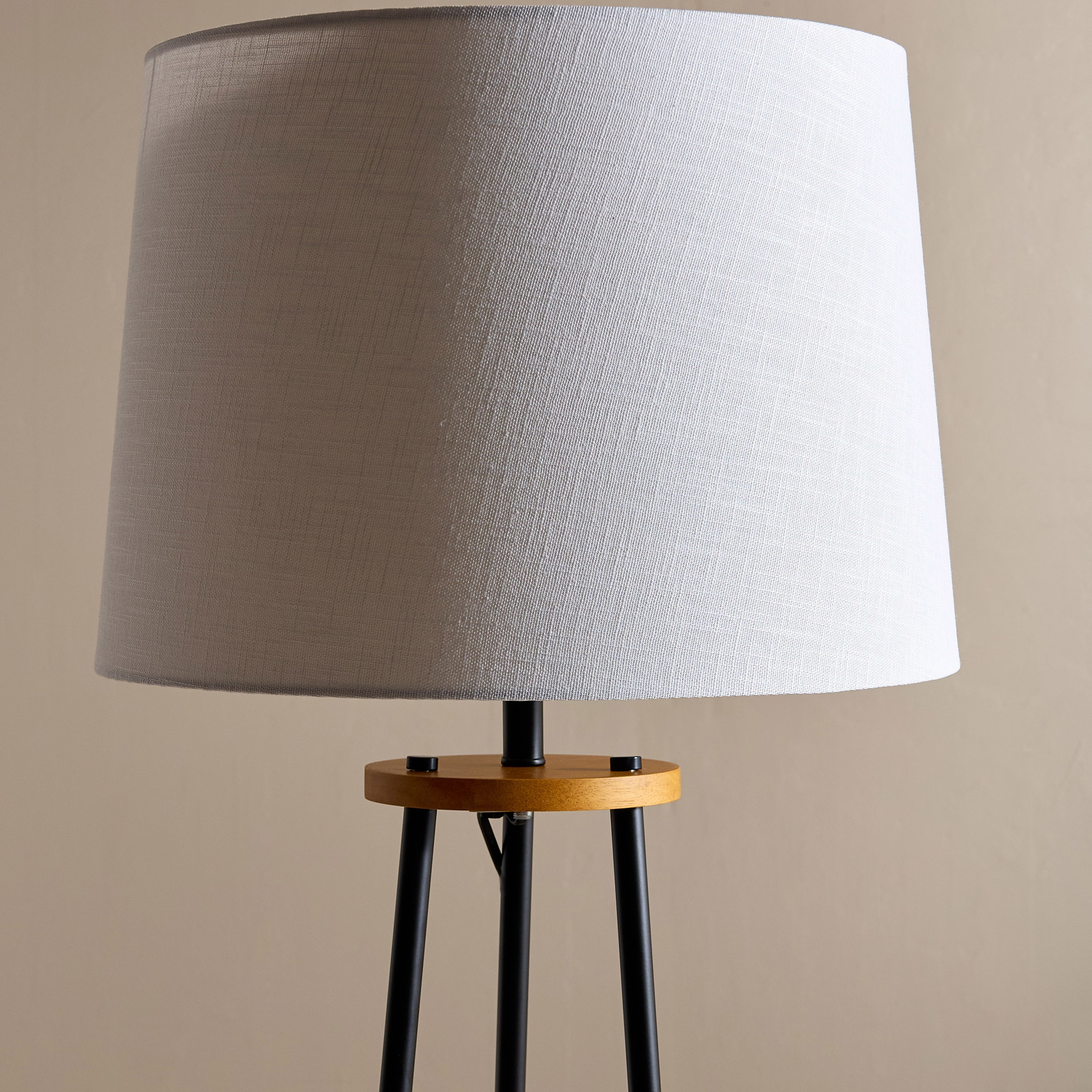 مصباح أرضية معدن مع رفين وغطاء كتان كوسيو من هاسكيت - 40x165 سم-hbxhomeware-hbxdecorandfurnishings-image-3