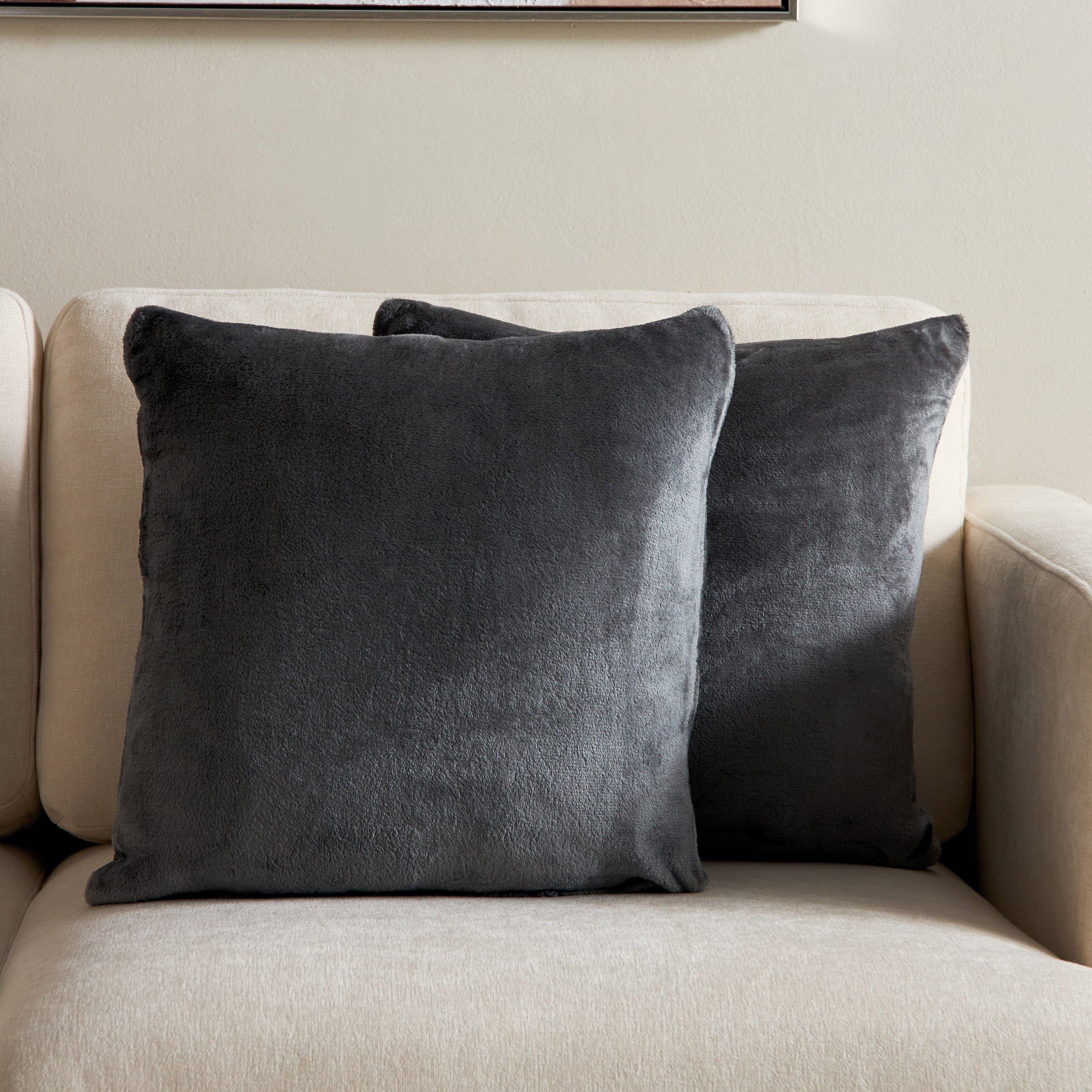 طقم وسائد محشوة فلانيل من قطعتين من لوكسلوفت - 45x45 سم-hbxlivingroom-furnishings-cushionsandcovers-filledcushions-image-1