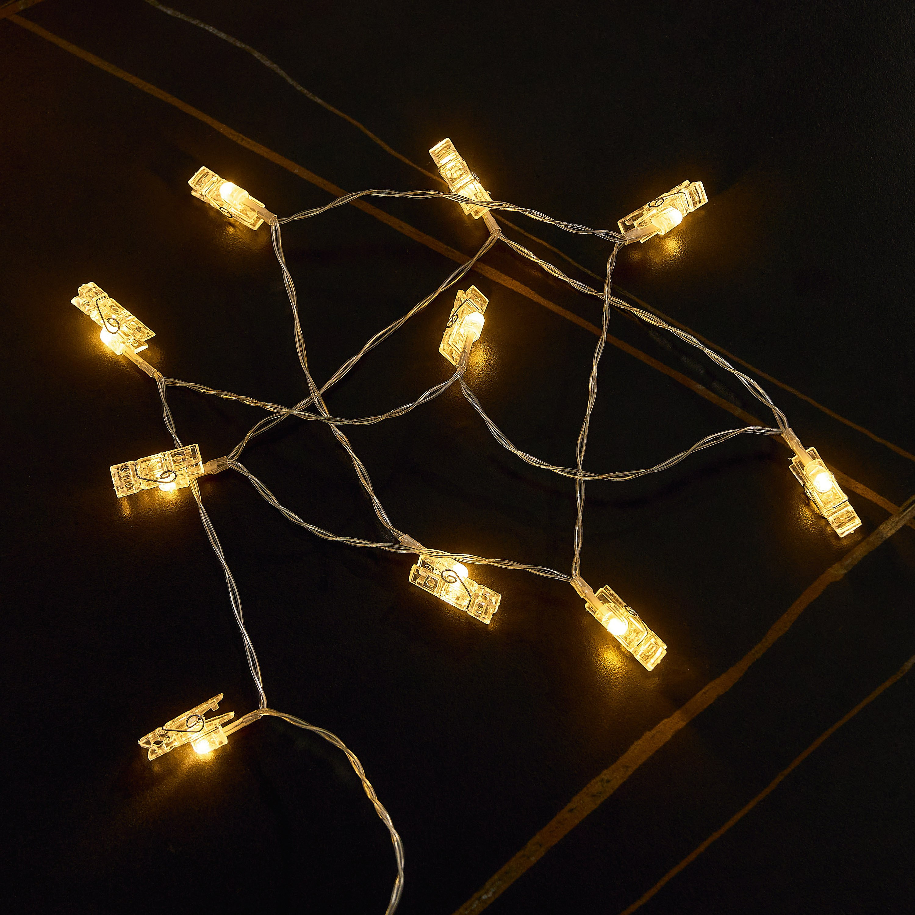 حبل إضاءة بمشابك الصور 10 لمبات إل إي دي أبيض دافئ من لونا-hbxdiningroom-lighting-decorativesandstringlights-image-1