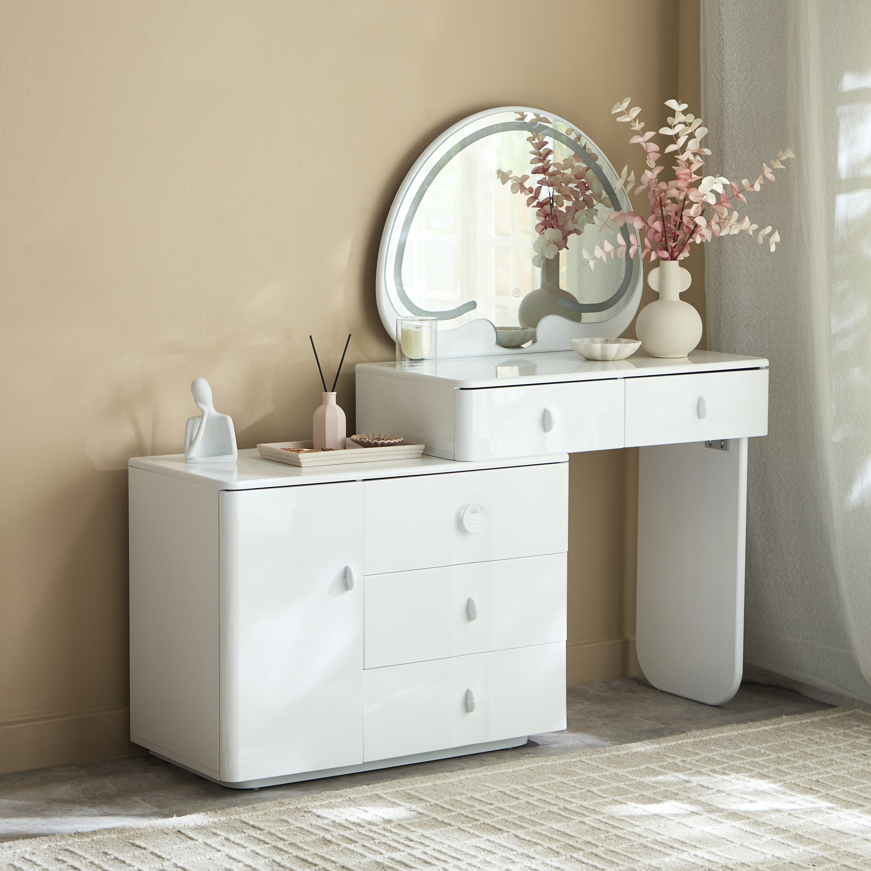 طاولة تزيين ذكية مع مرآة أورلاندو من مارويل-hbxfurniture-bedroom-dressersandmirrors-image-1