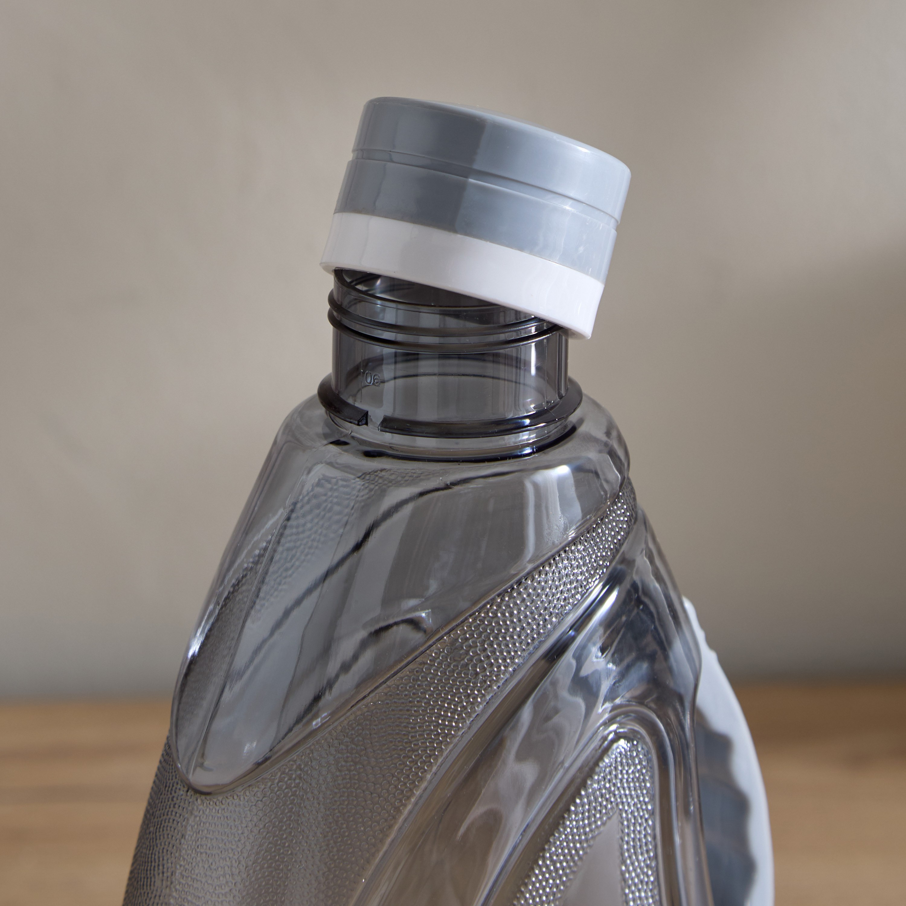 قارورة مياه من سبيكترا - 1.5 لتر-hbxhomeware-diningandtabletop-bottles-image-3